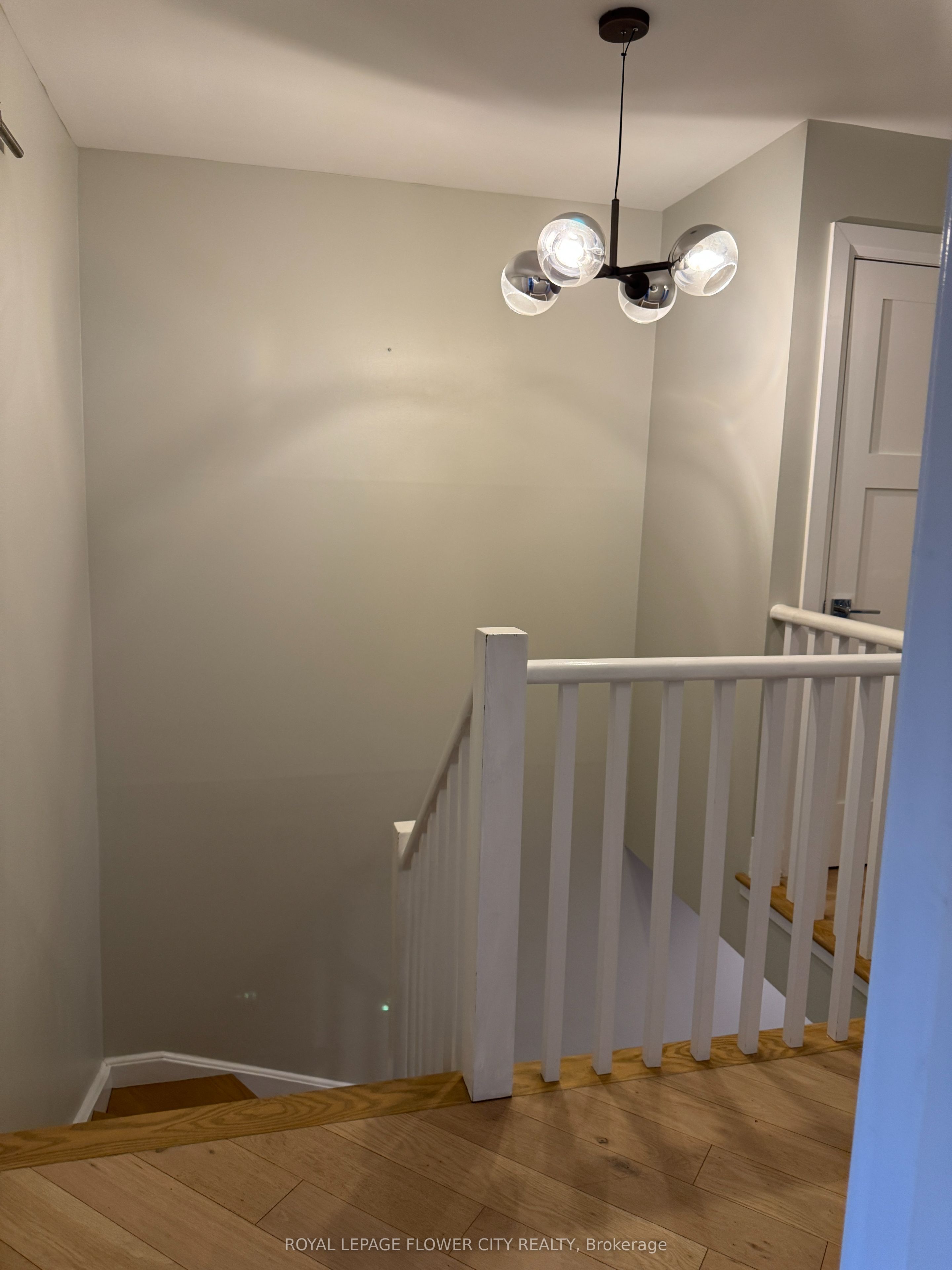 #upper - 450 Levanna Lane Property Photo 26
