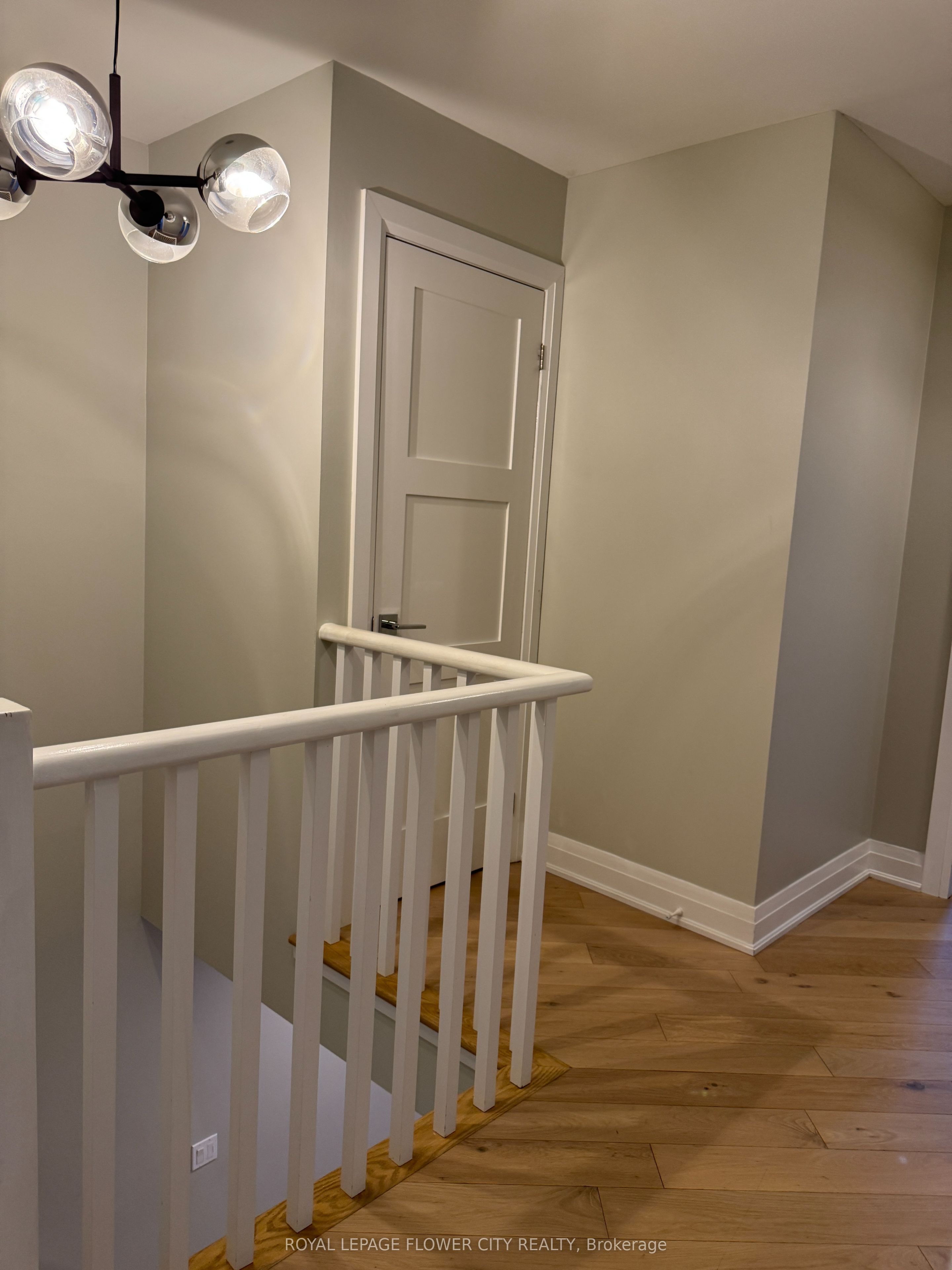 #upper - 450 Levanna Lane Property Photo 27