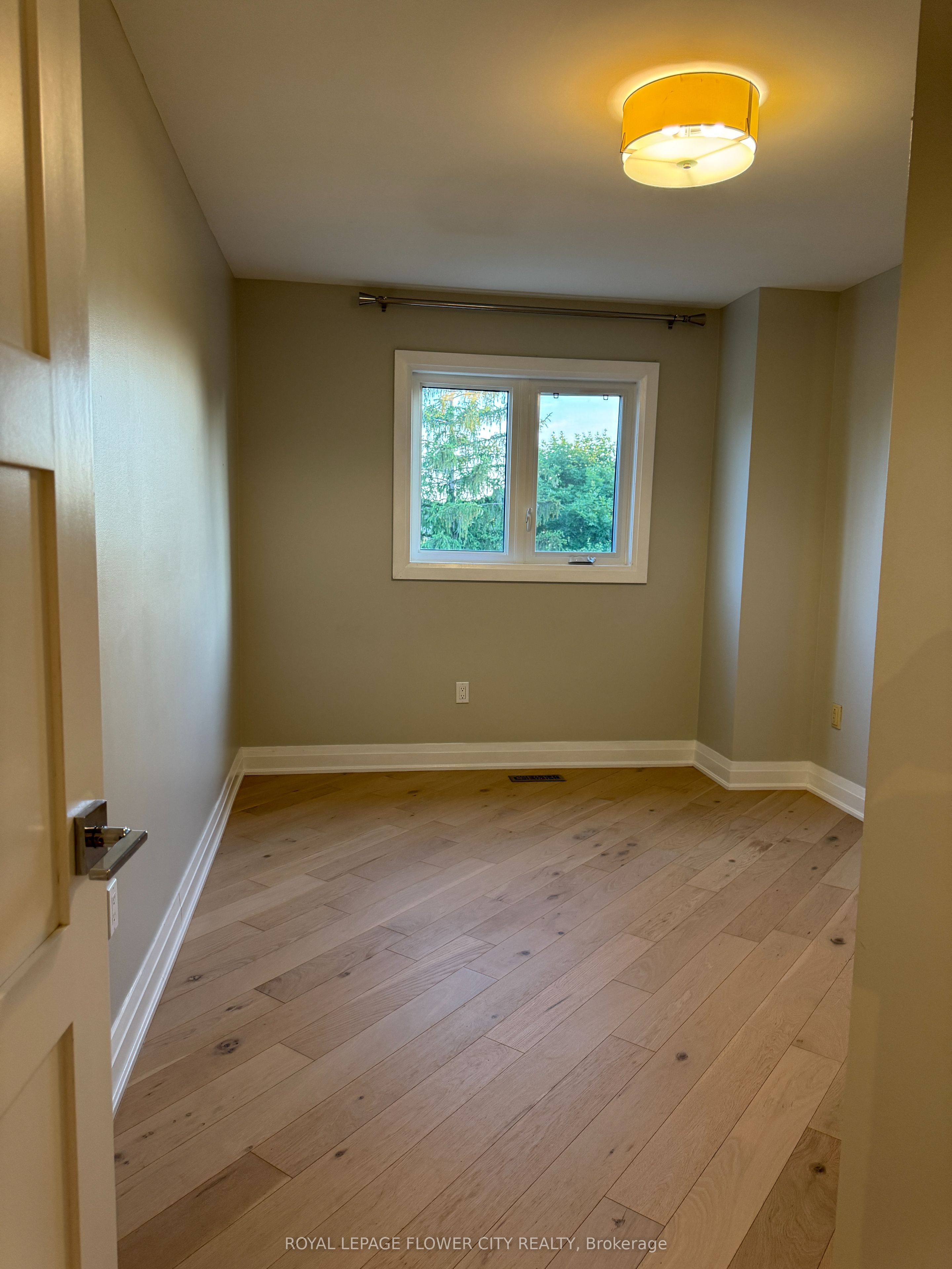 #upper - 450 Levanna Lane Property Photo 30