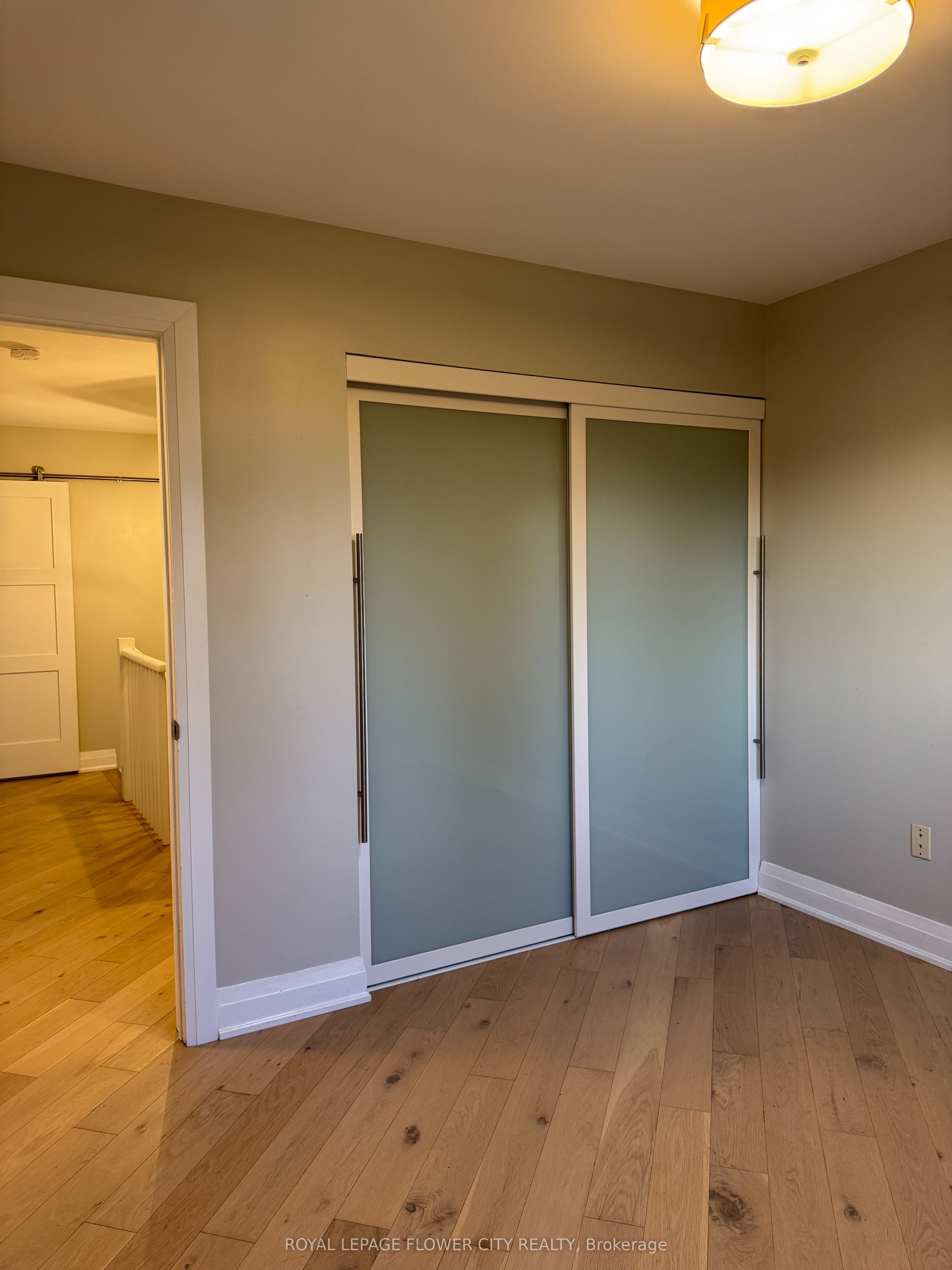 #upper - 450 Levanna Lane Property Photo 34