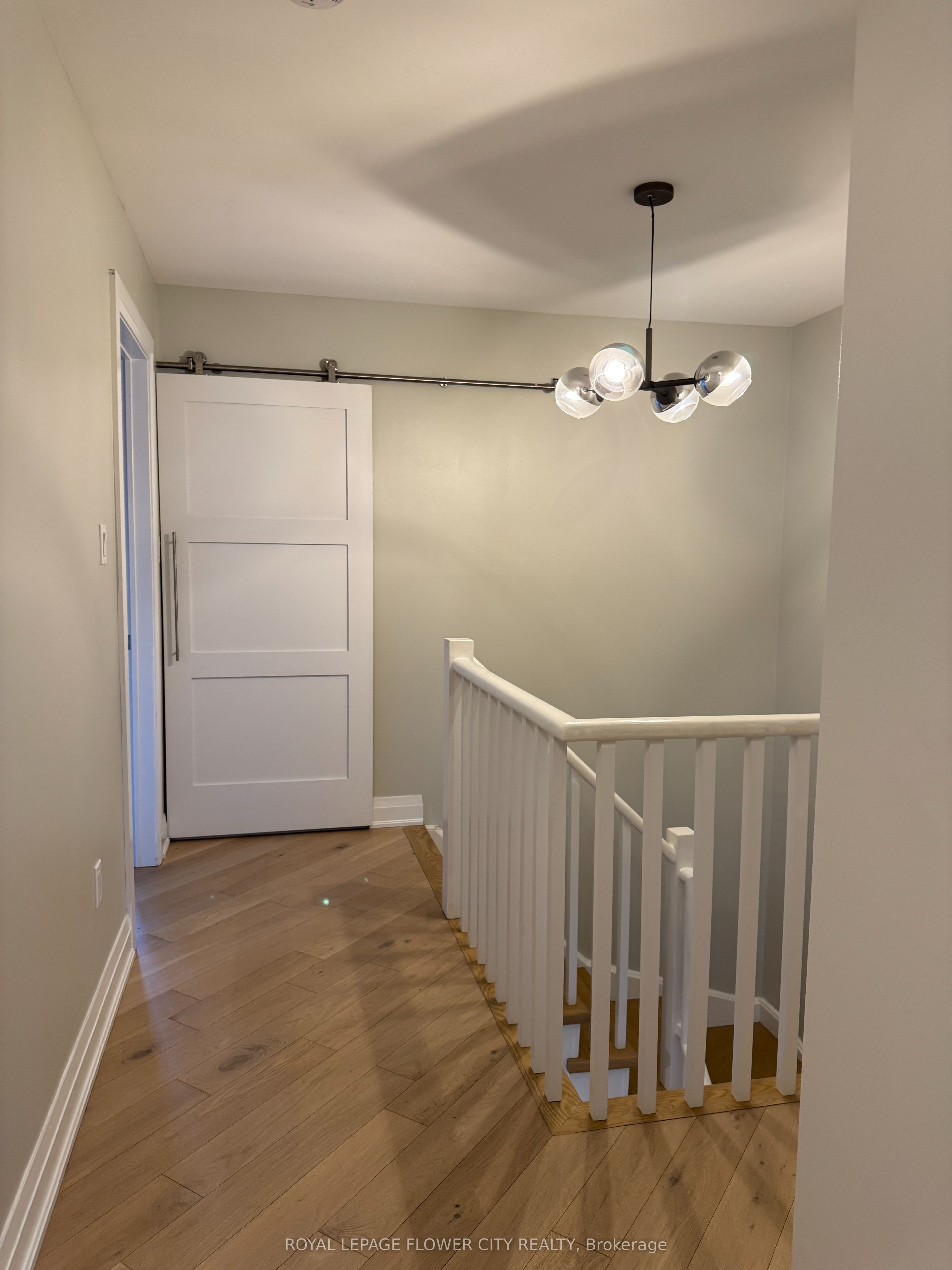 #upper - 450 Levanna Lane Property Photo 35