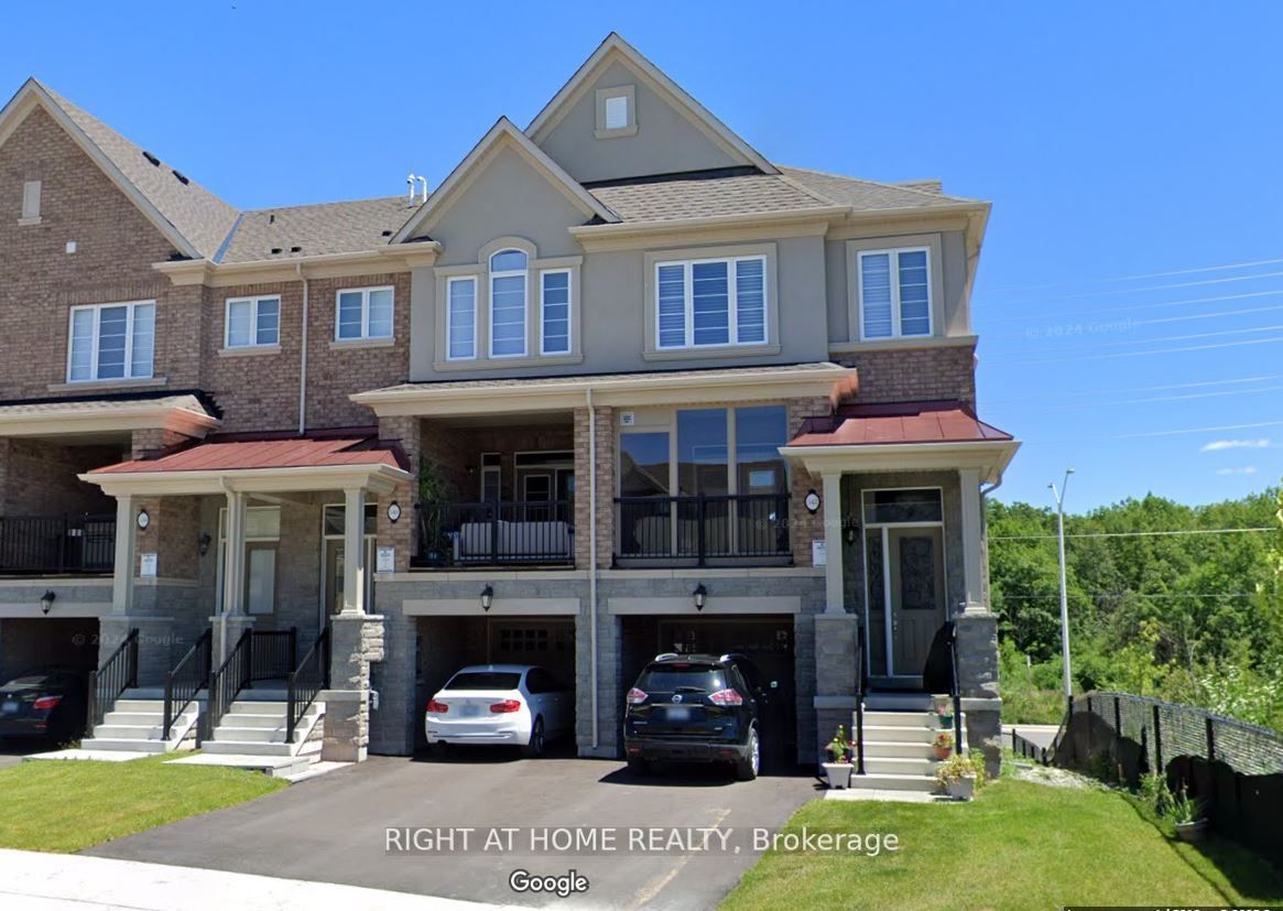 540 Stream Cres Property Photo 2