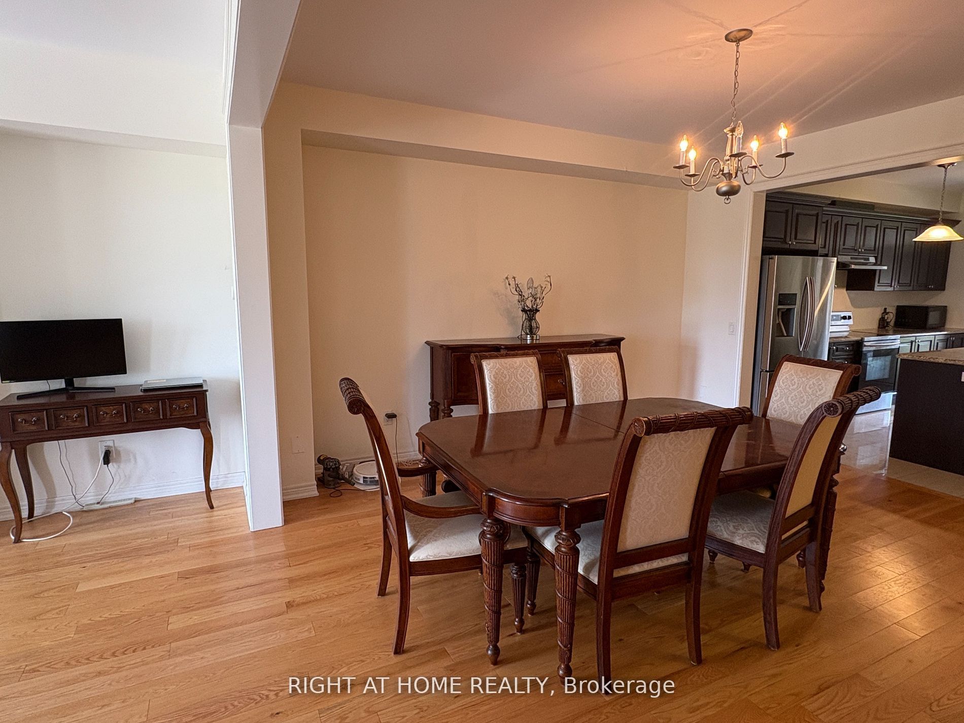 540 Stream Cres Property Photo 6