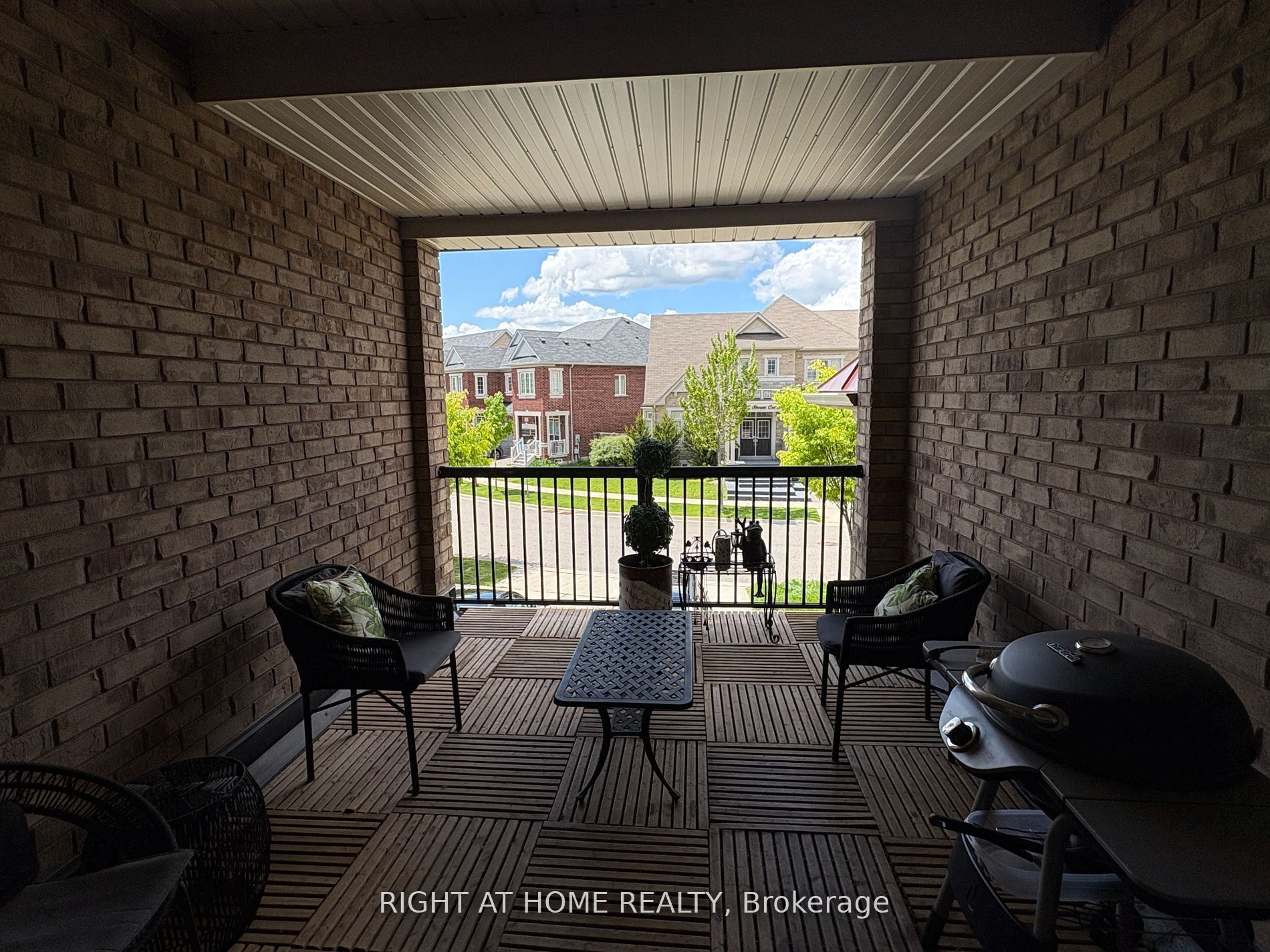 540 Stream Cres Property Photo 9