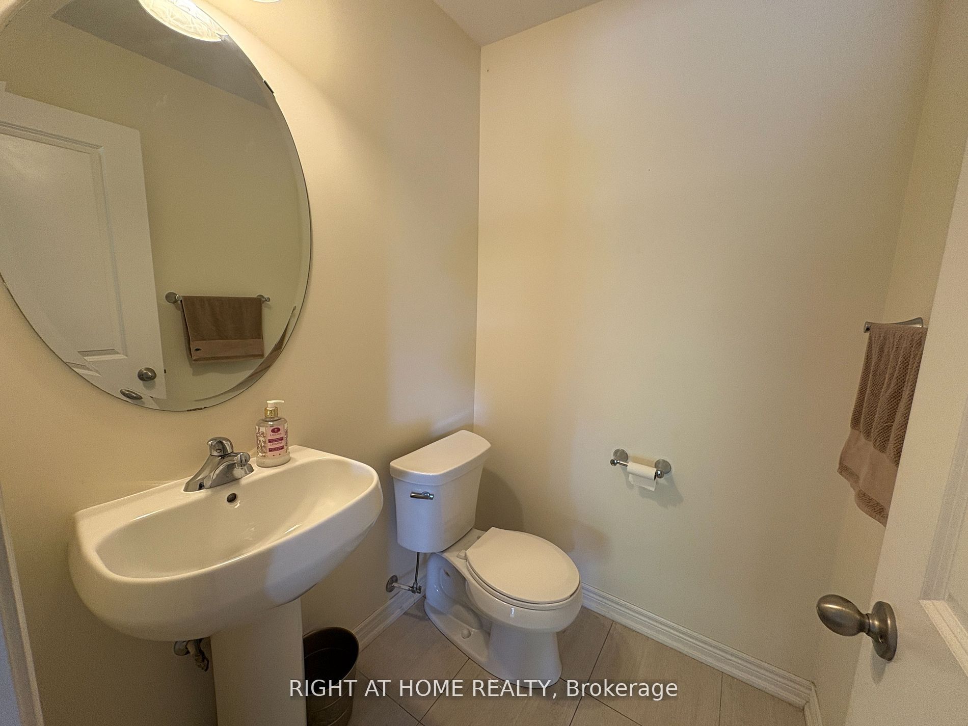 540 Stream Cres Property Photo 10