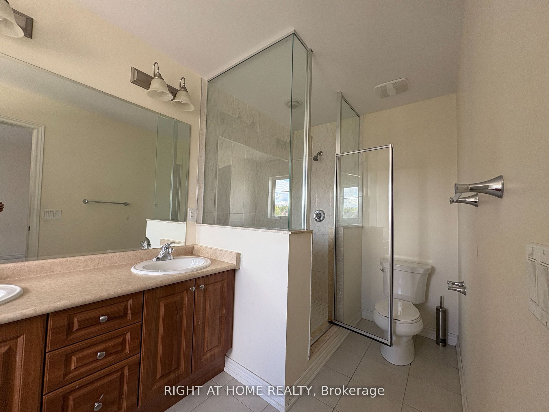 540 Stream Cres Property Photo 16