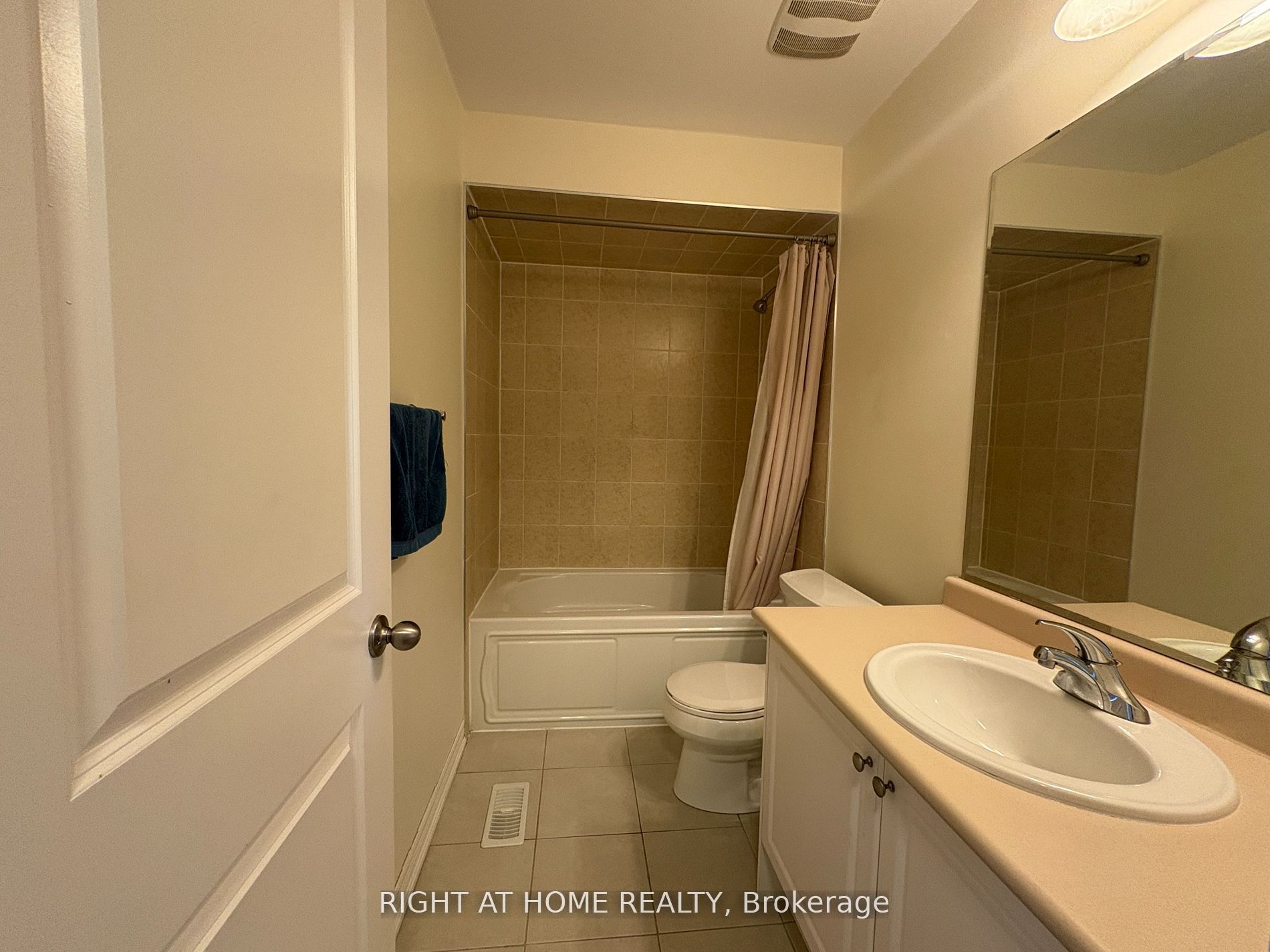 540 Stream Cres Property Photo 18