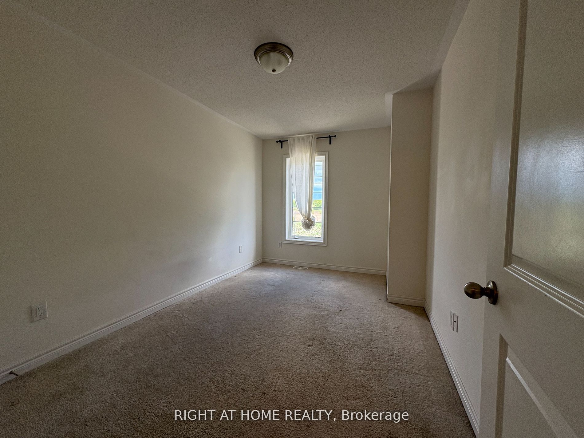 540 Stream Cres Property Photo 19