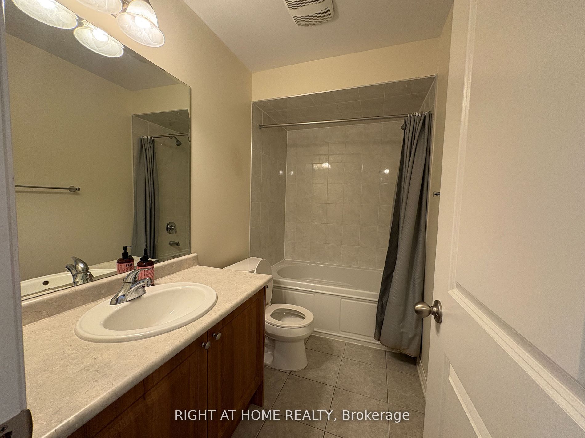540 Stream Cres Property Photo 21