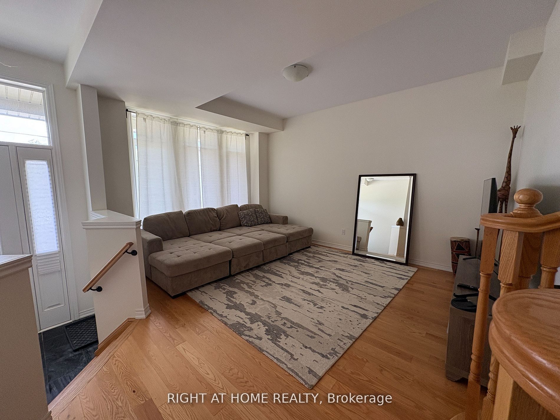 540 Stream Cres Property Photo 22
