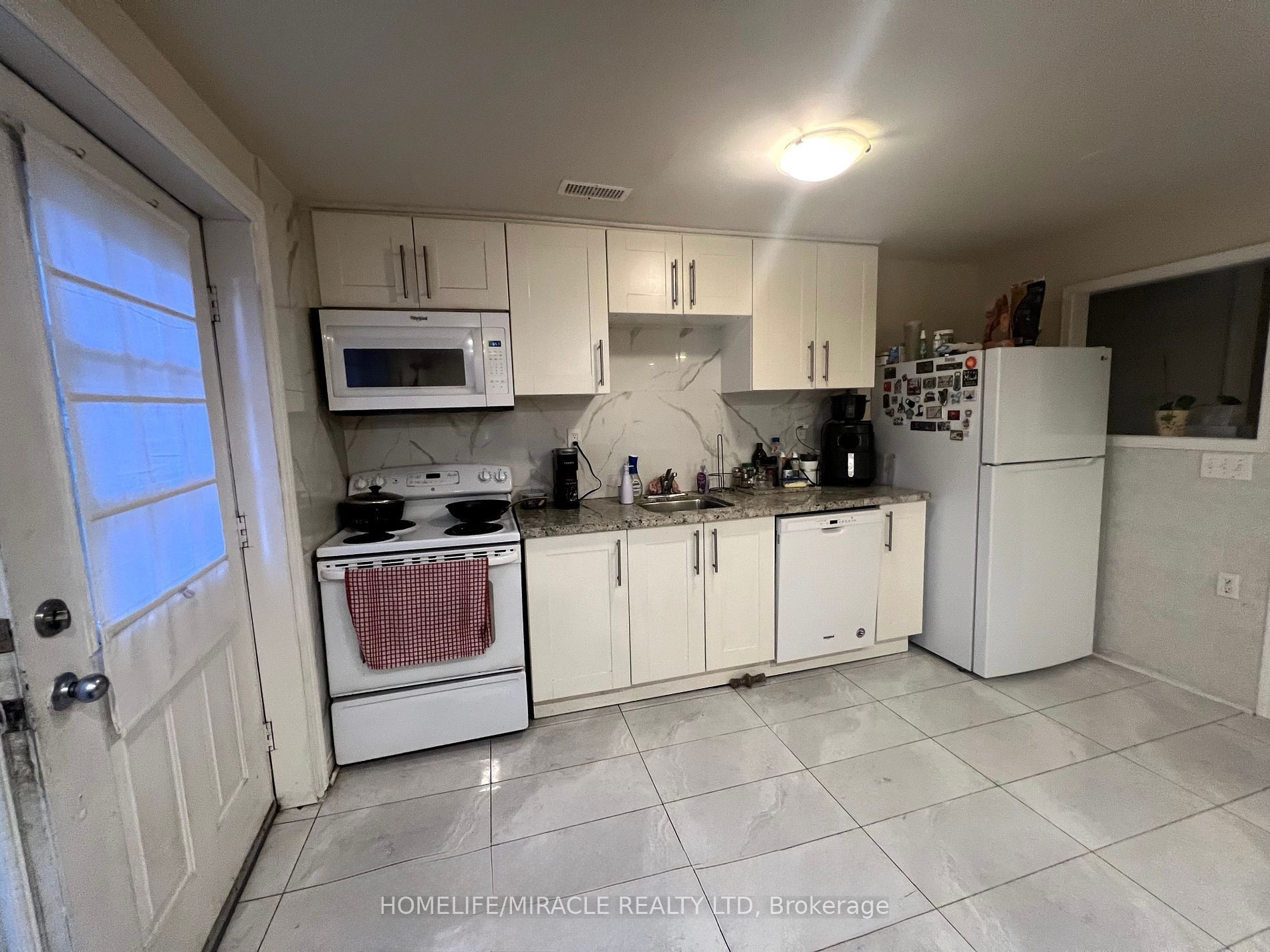 515 Louis Drive Property Photo 4