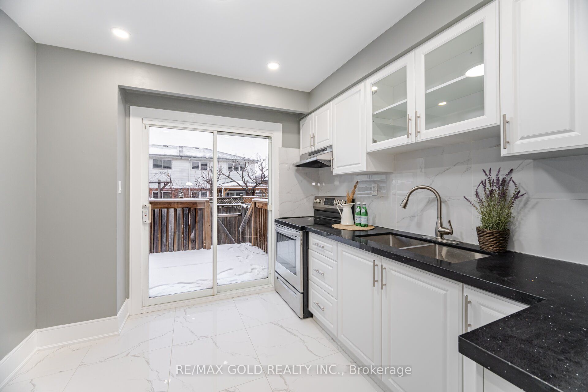 #62 - 7500 Goreway Drive Property Photo 8