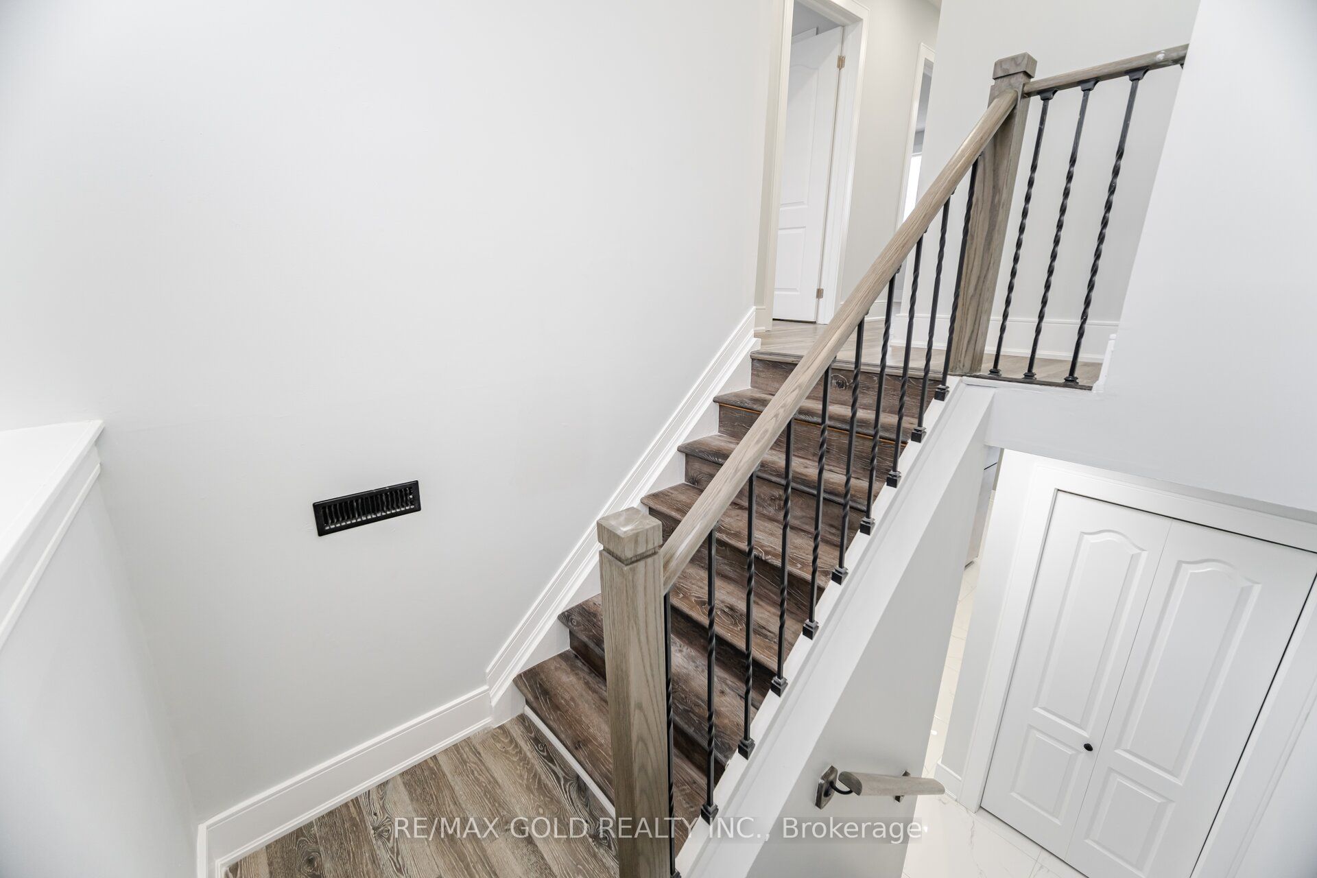 #62 - 7500 Goreway Drive Property Photo 13