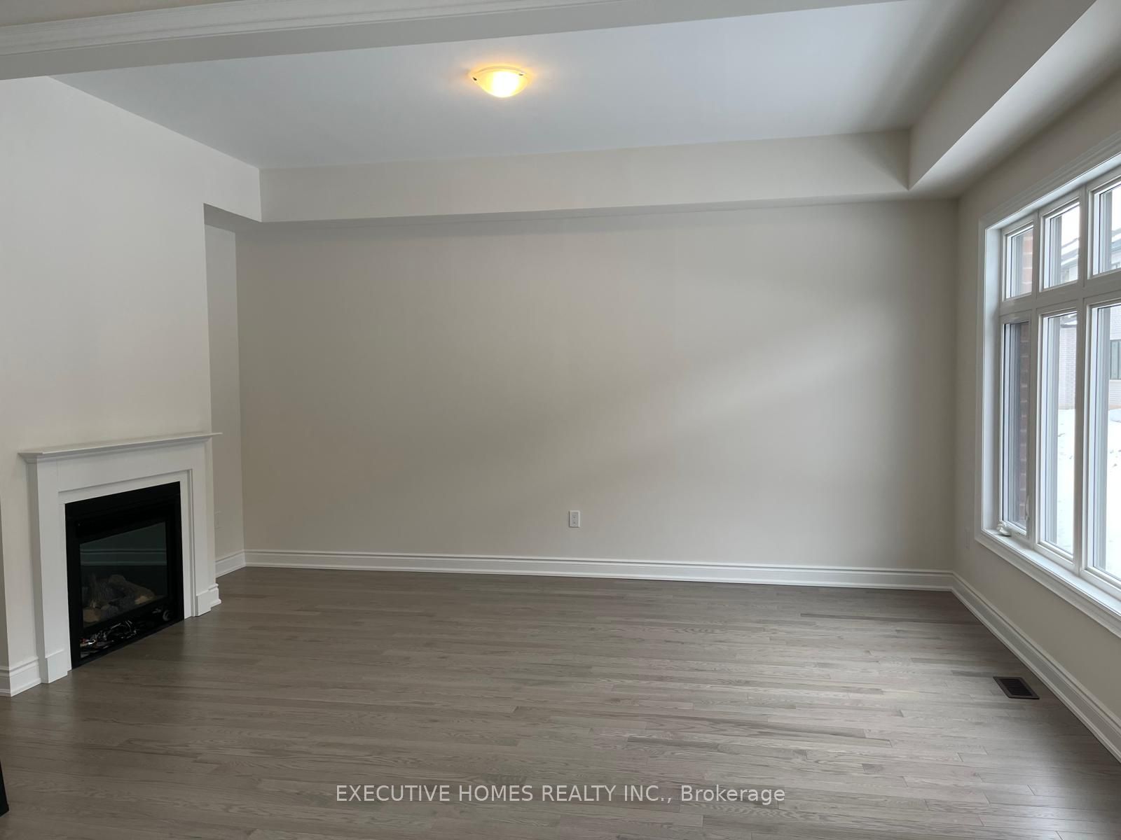 1347 Peony Path Property Photo 4