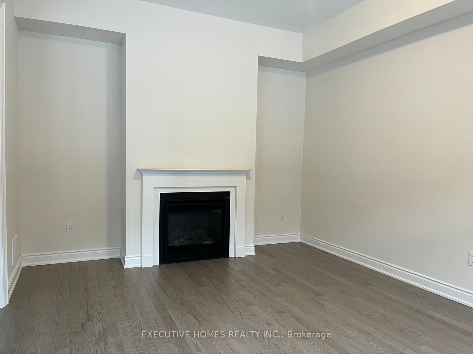 1347 Peony Path Property Photo 5