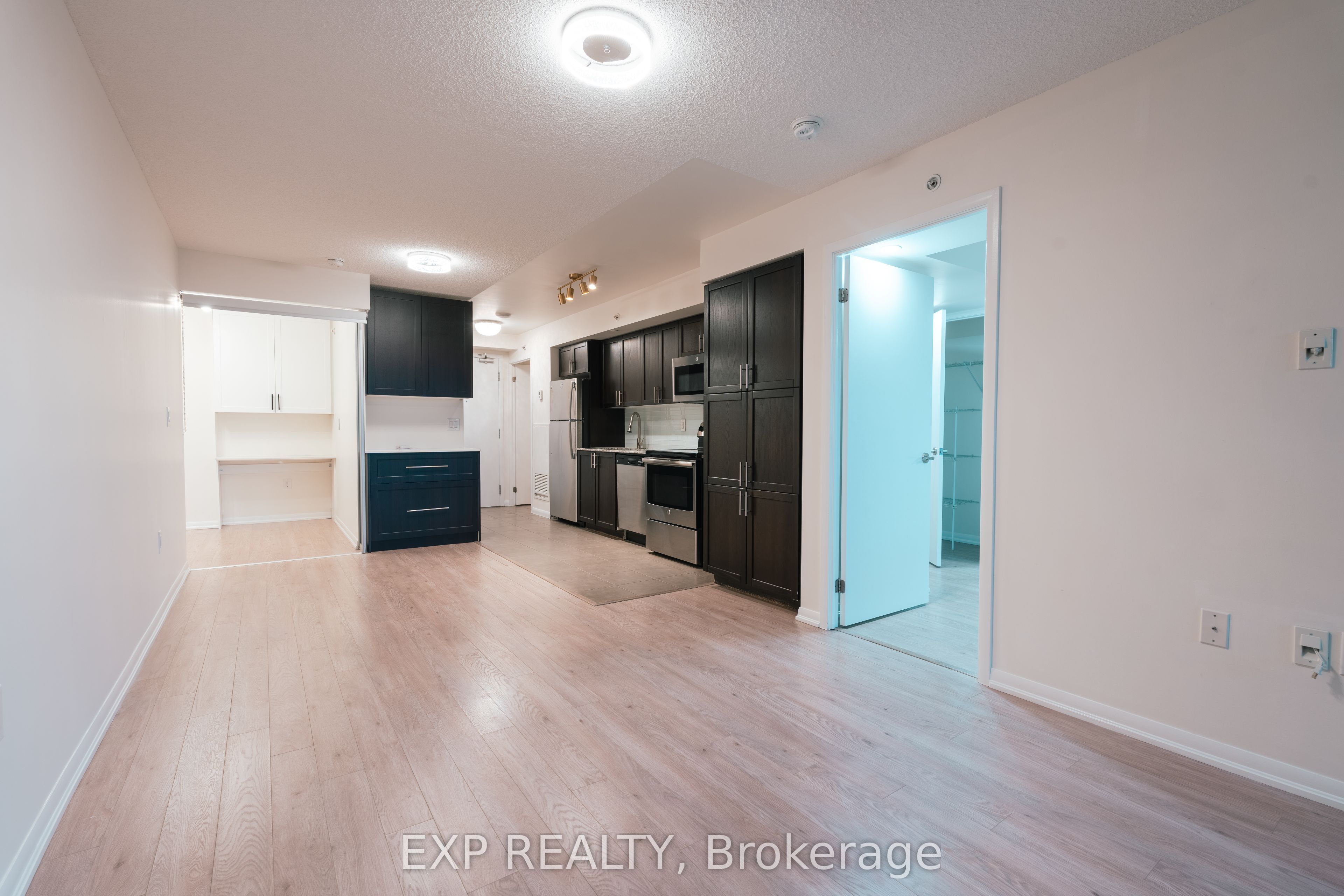 #540 - 830 Lawrence Avenue Property Photo 8