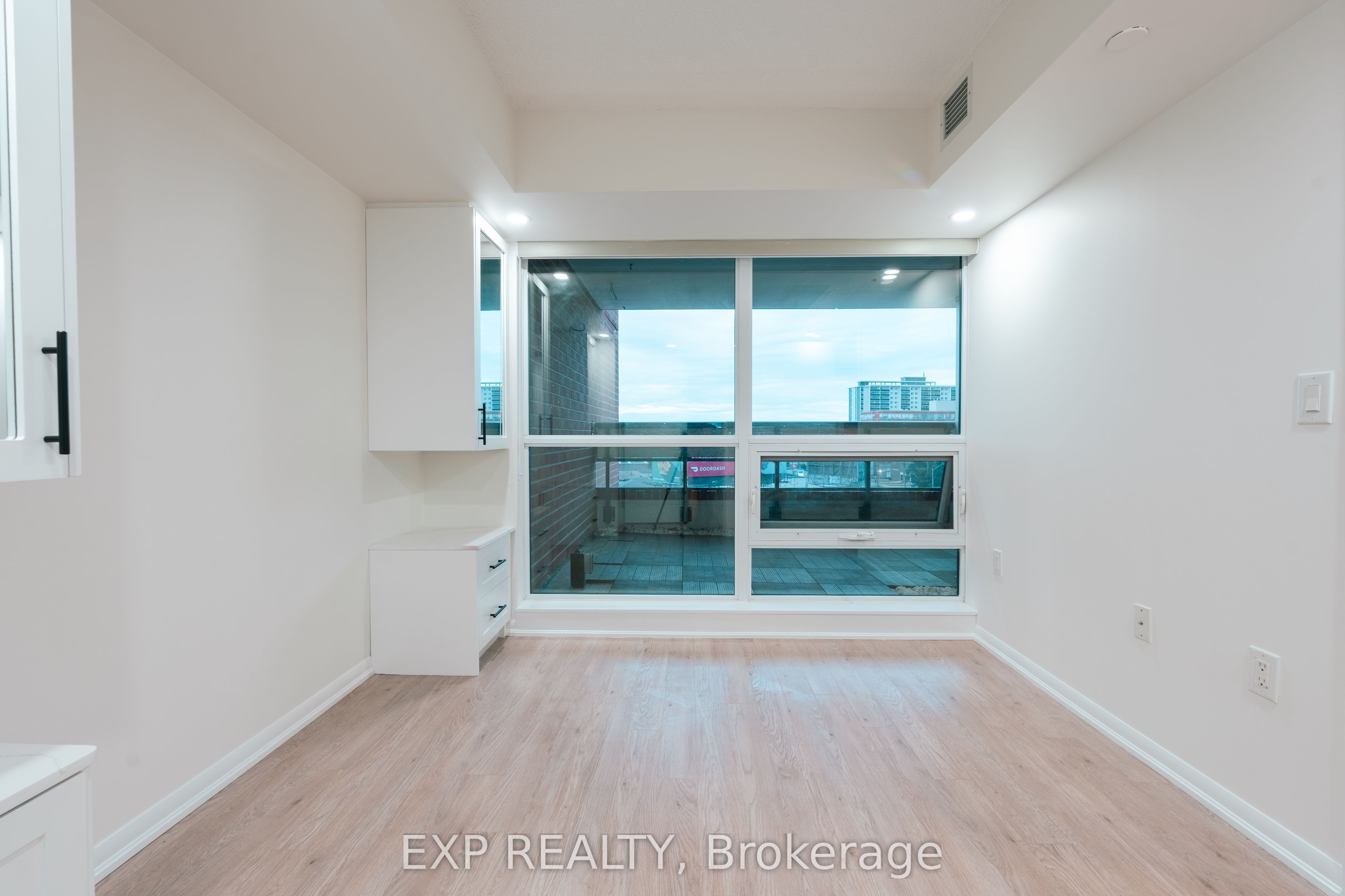 #540 - 830 Lawrence Avenue Property Photo 11