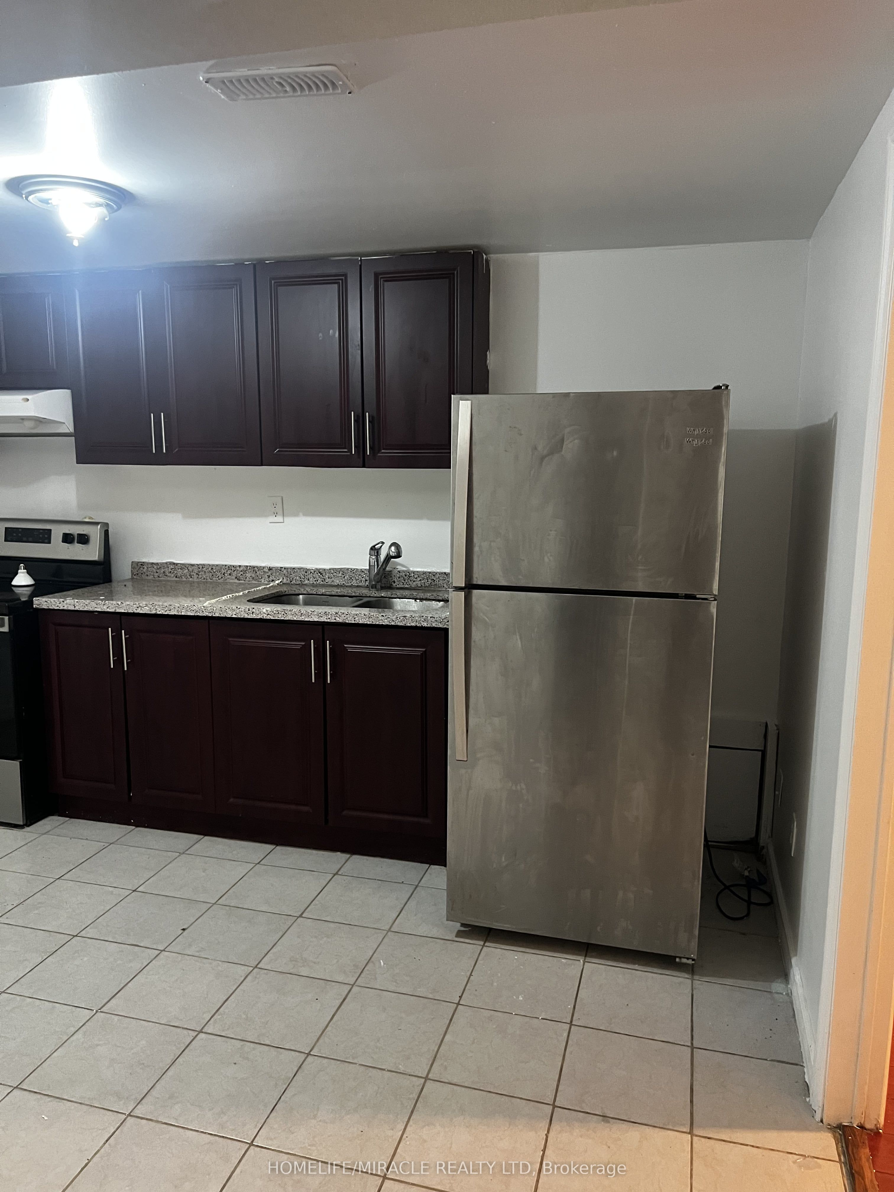 3453 Oakglade Cres Property Photo 4