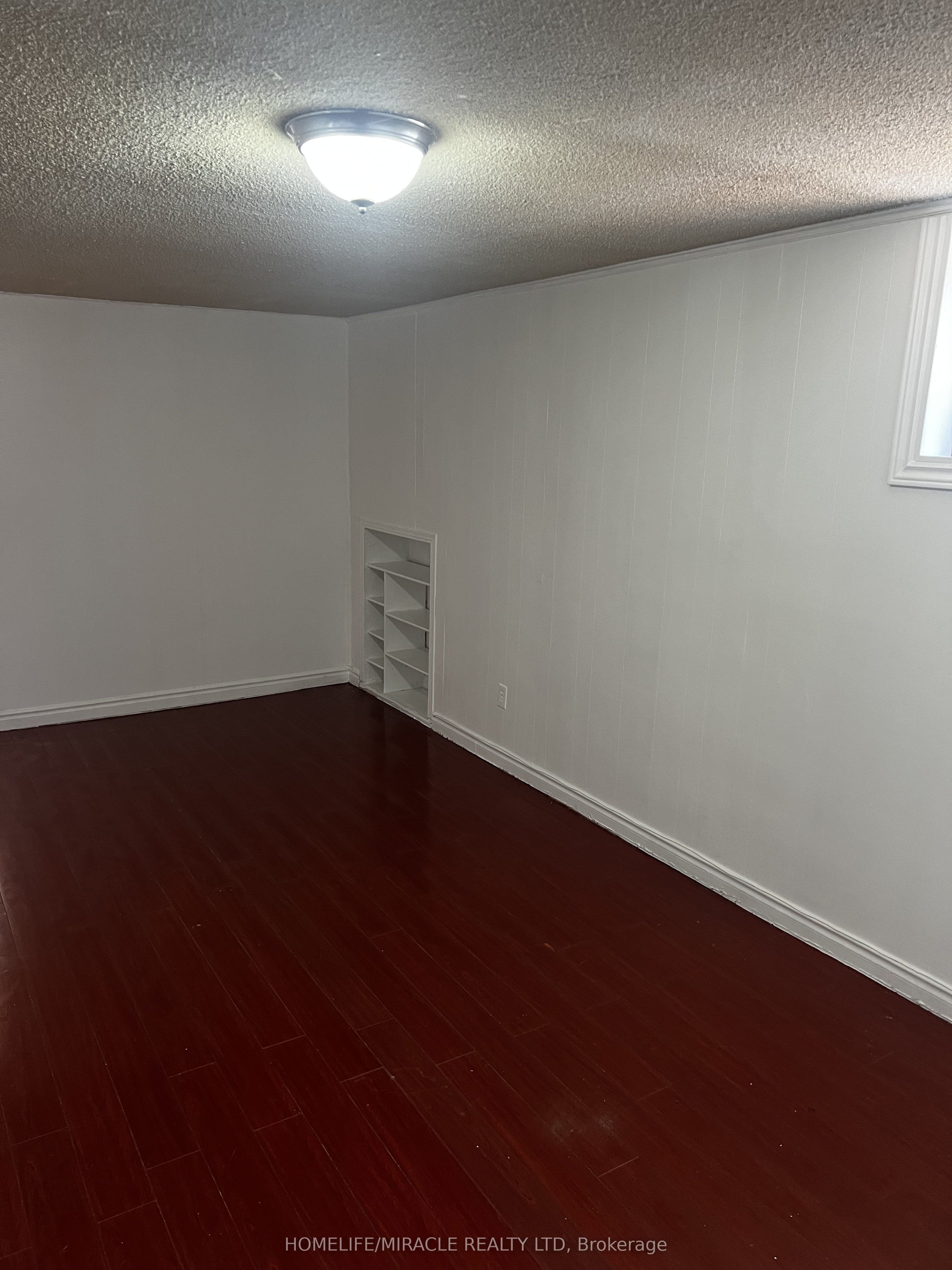 3453 Oakglade Cres Property Photo 6