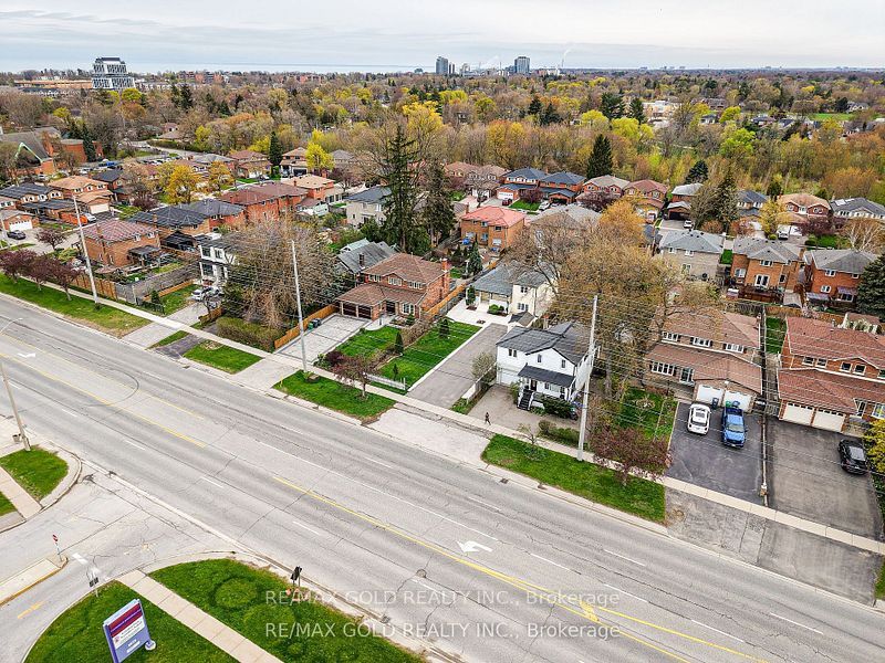 1328 Cawthra Road Property Photo 4