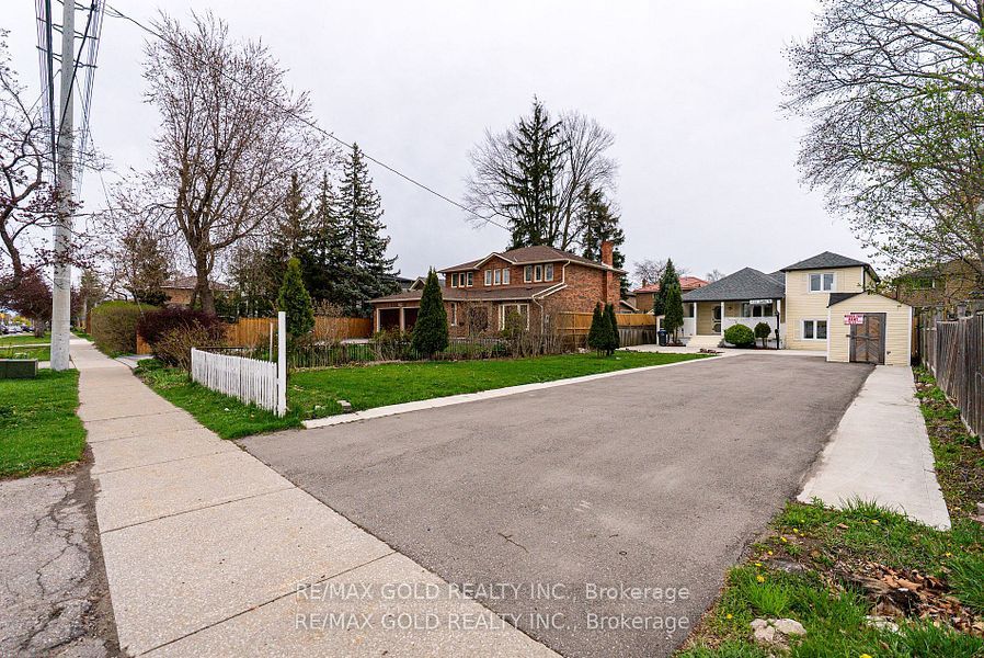1328 Cawthra Road Property Photo 5