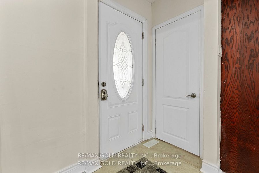1328 Cawthra Road Property Photo 8