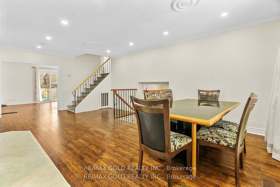 1328 Cawthra Road Property Photo 9