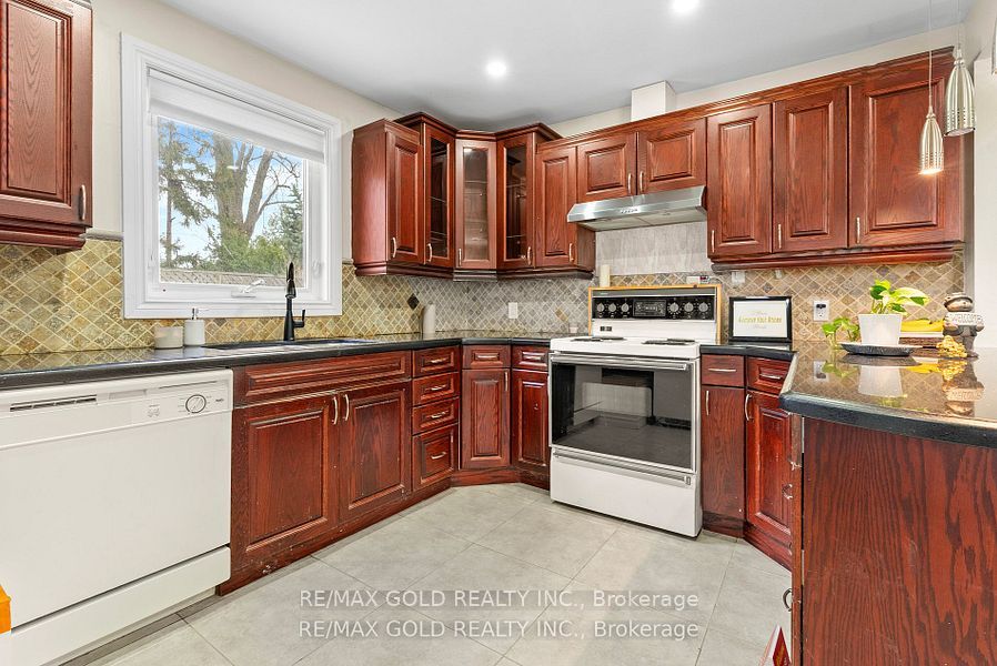 1328 Cawthra Road Property Photo 11