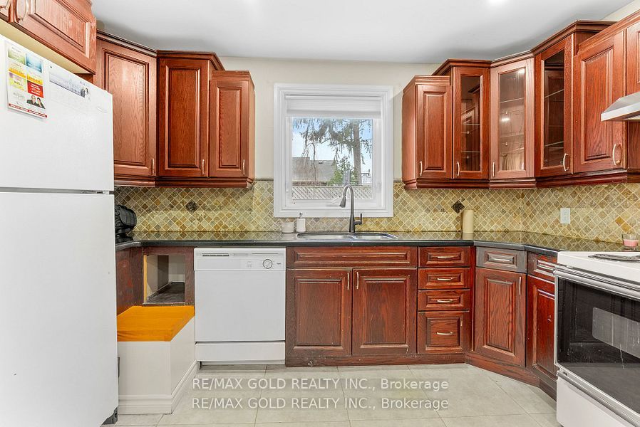 1328 Cawthra Road Property Photo 12