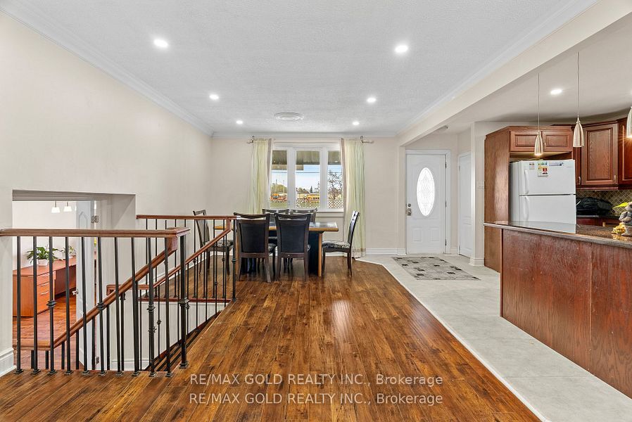 1328 Cawthra Road Property Photo 13