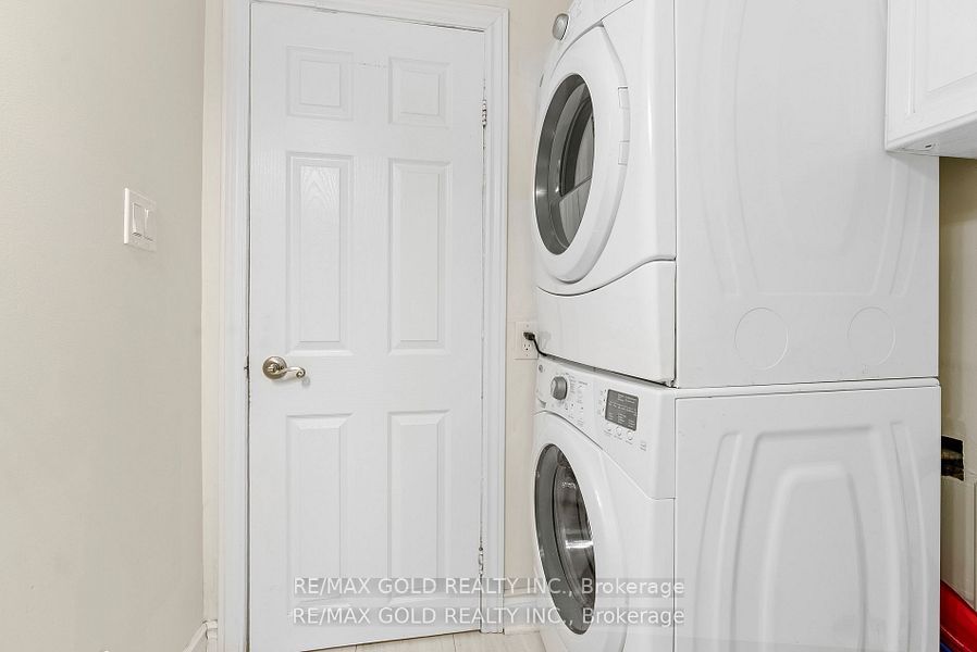 1328 Cawthra Road Property Photo 16