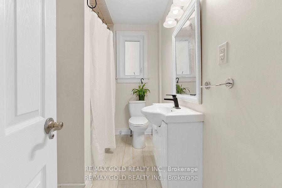 1328 Cawthra Road Property Photo 17