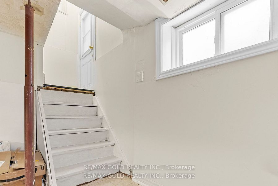 1328 Cawthra Road Property Photo 30
