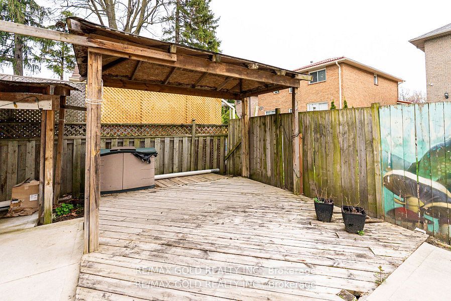 1328 Cawthra Road Property Photo 33
