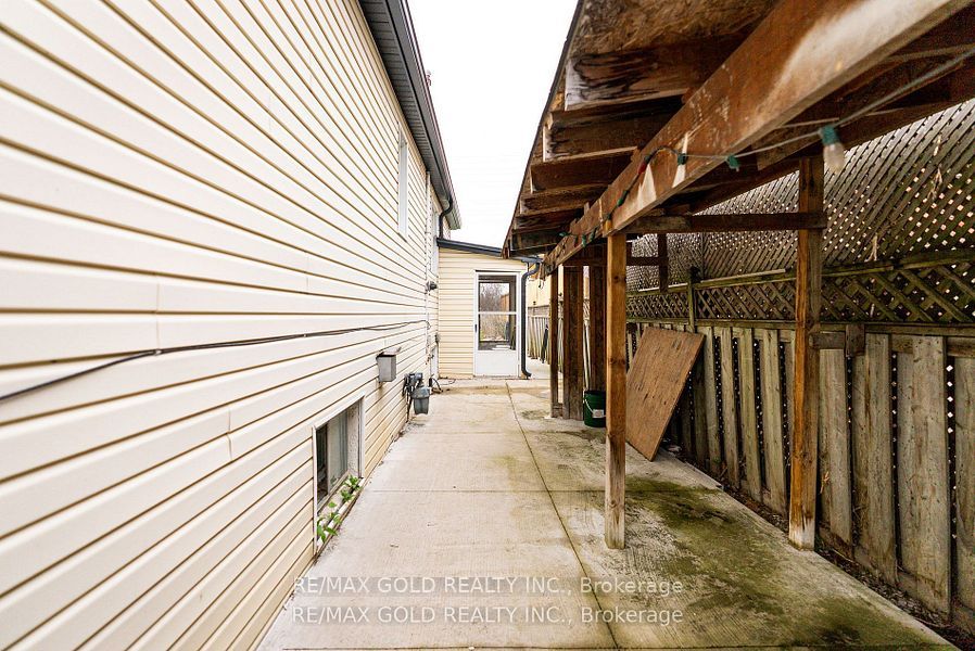 1328 Cawthra Road Property Photo 34