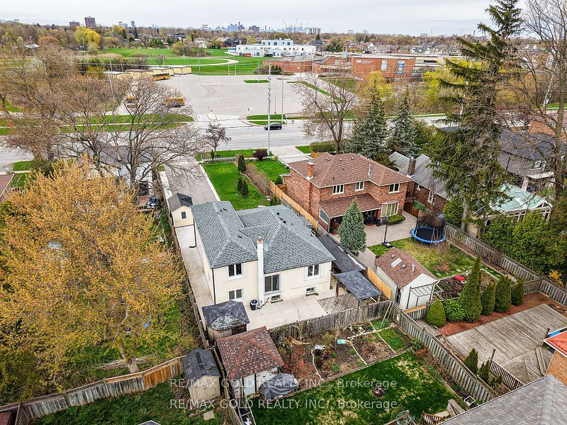 1328 Cawthra Road Property Photo 41