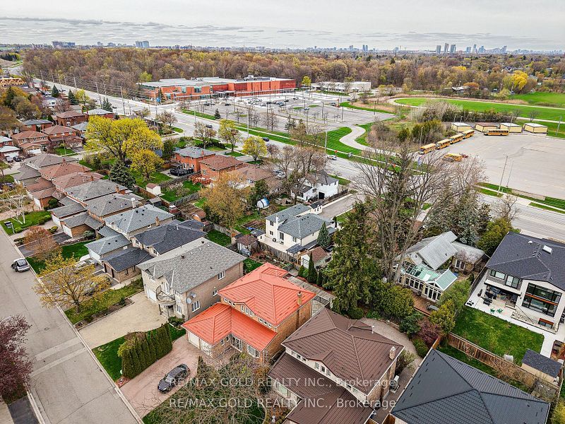 1328 Cawthra Road Property Photo 45