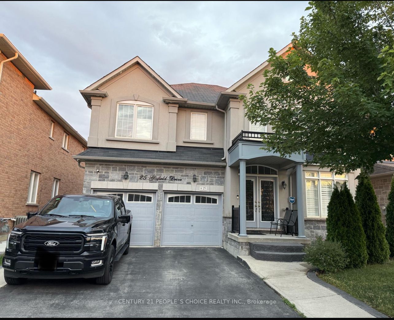 25 Gosfield Drive Property Photo 1