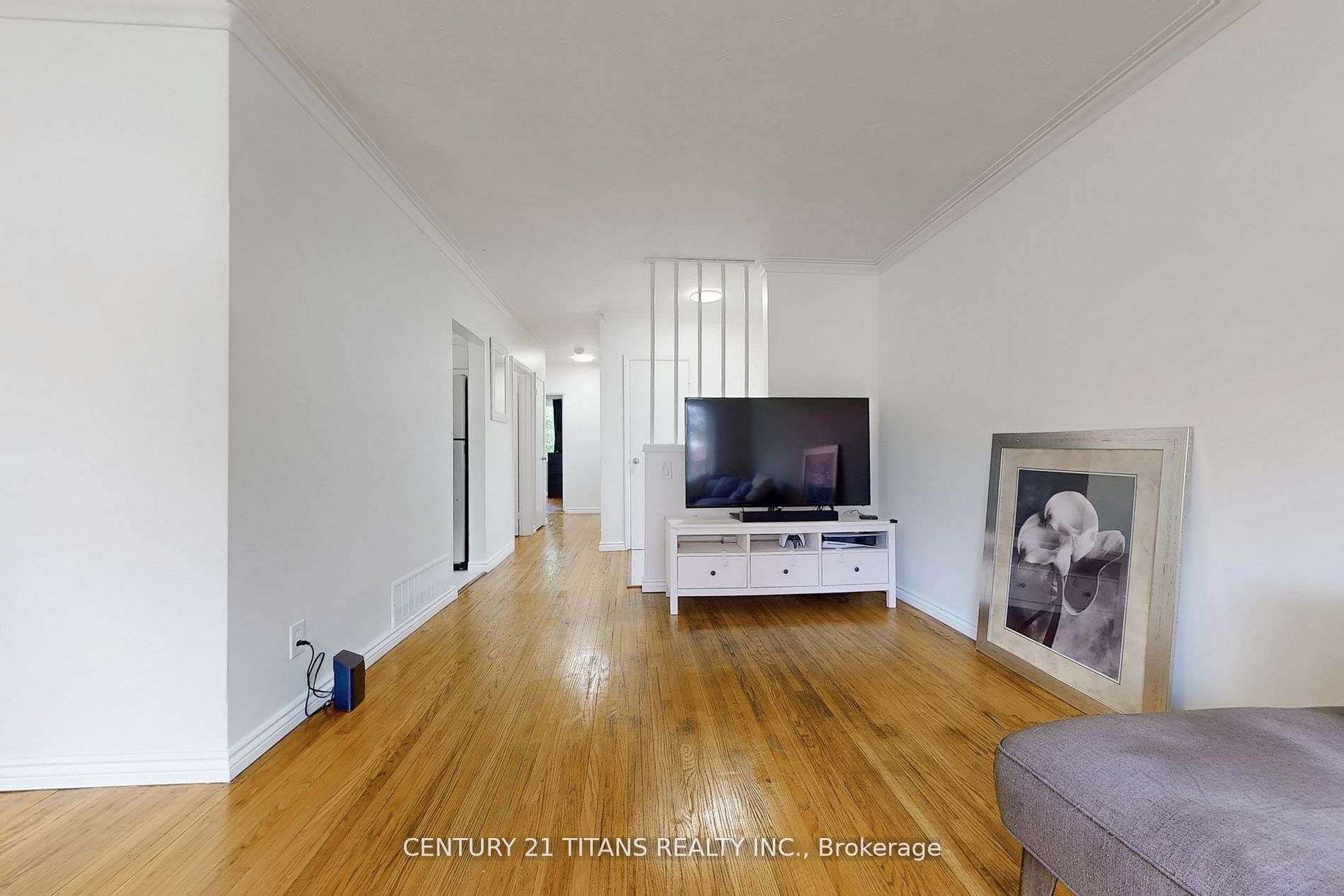 2335 Bostock Cres Property Photo 5