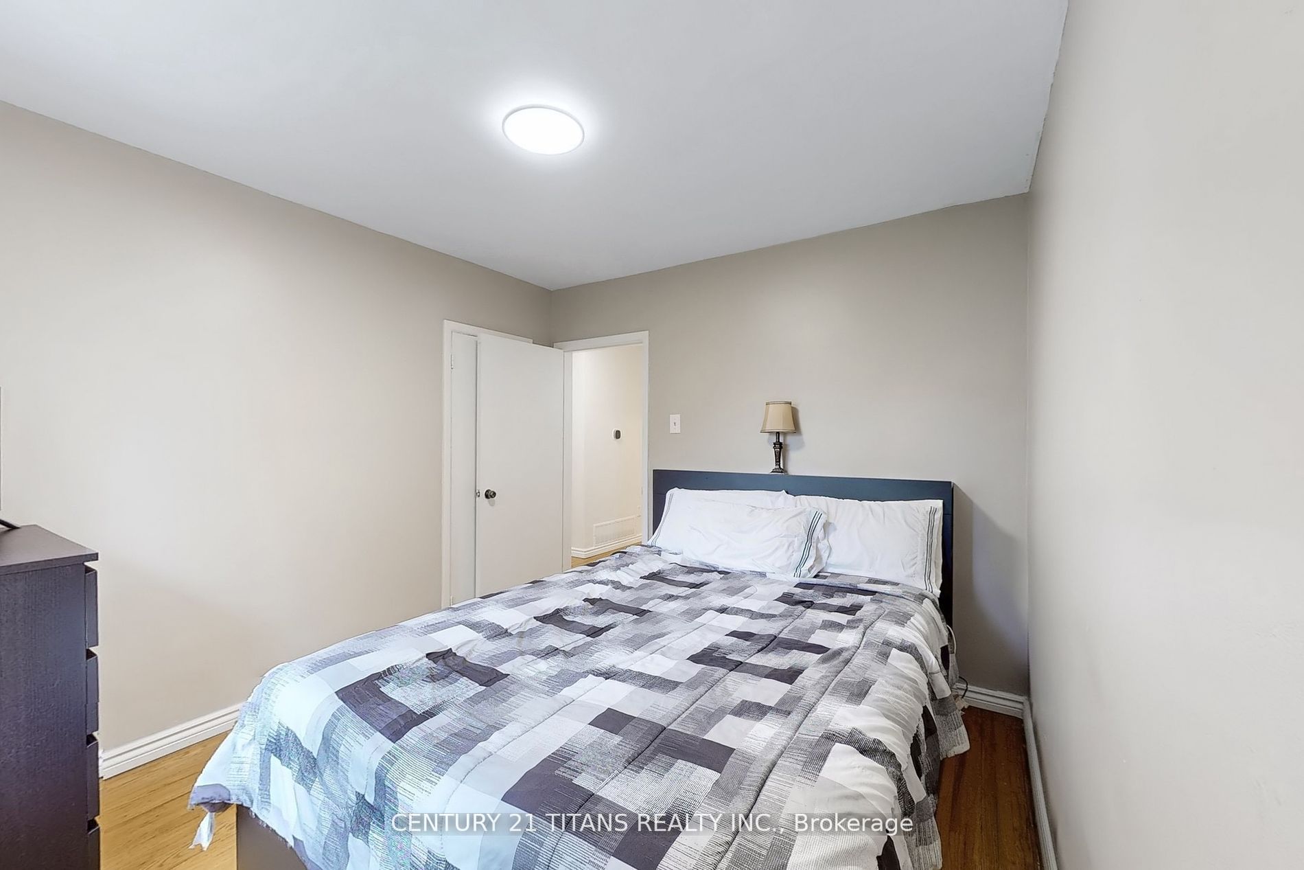 2335 Bostock Cres Property Photo 11