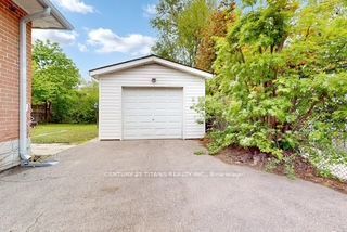 2335 Bostock Cres Property Photo 22