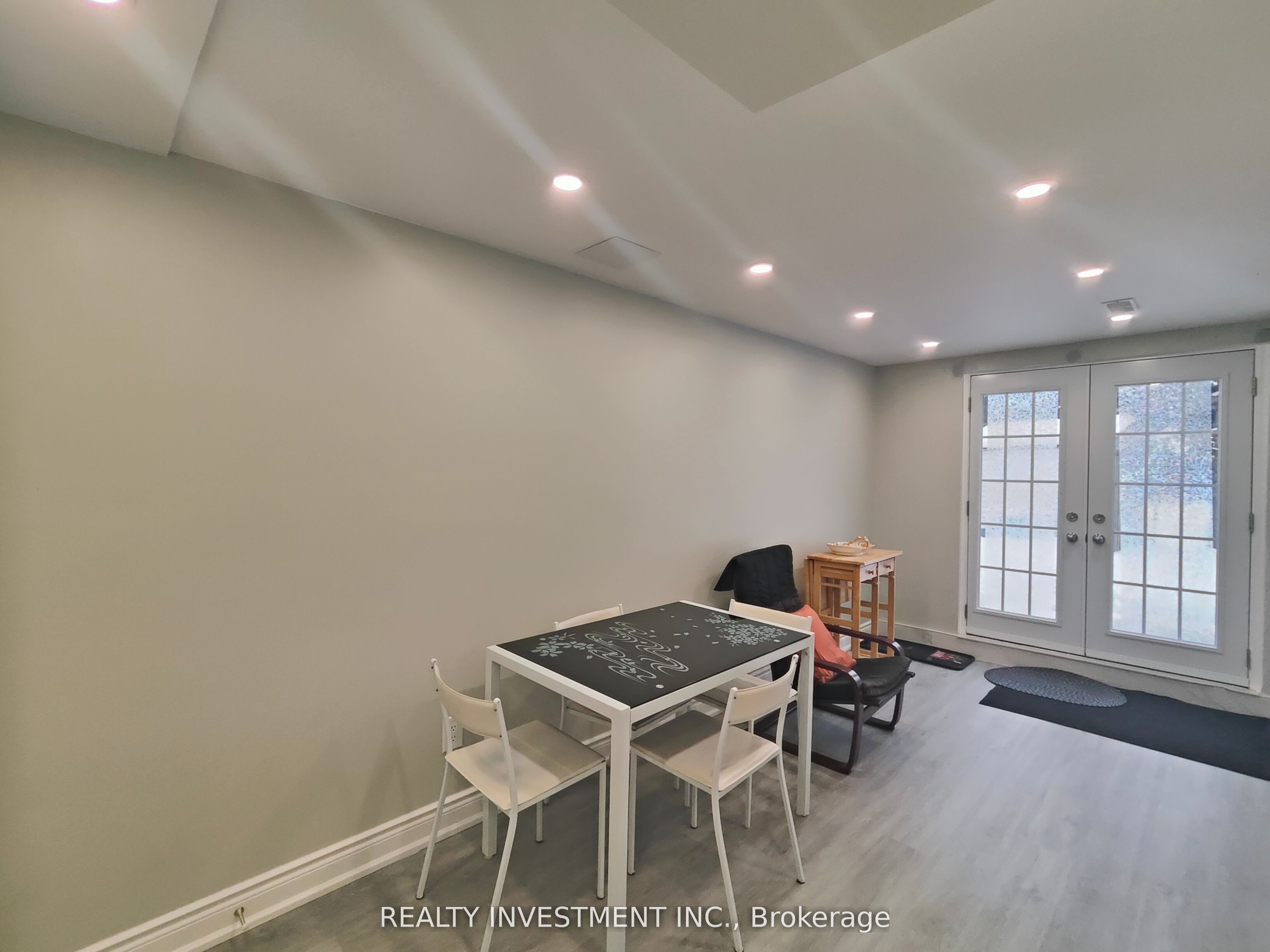 4270 Beacon Ln Property Photo 5