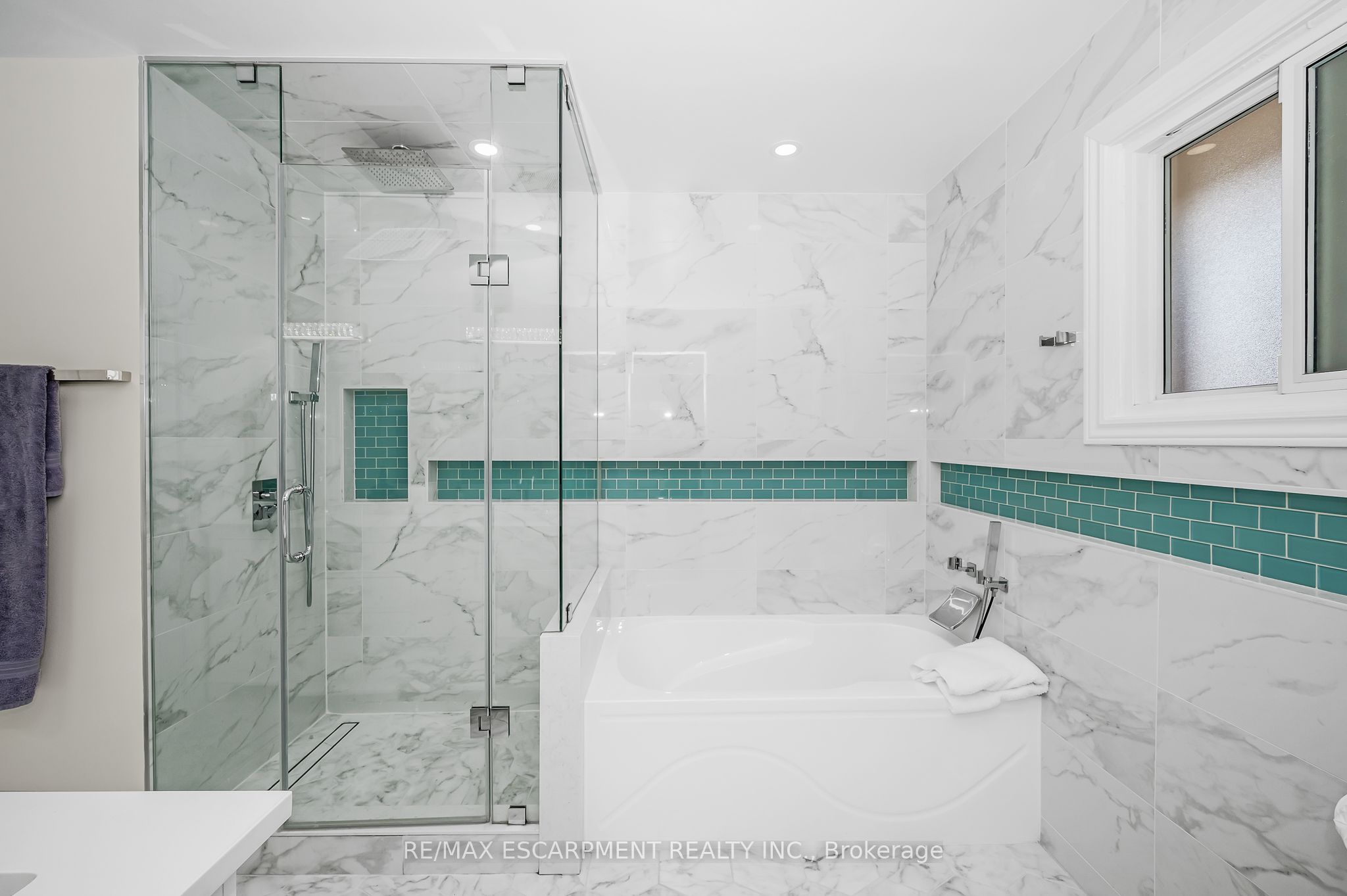 2728 Guilford Crescent Property Photo 27