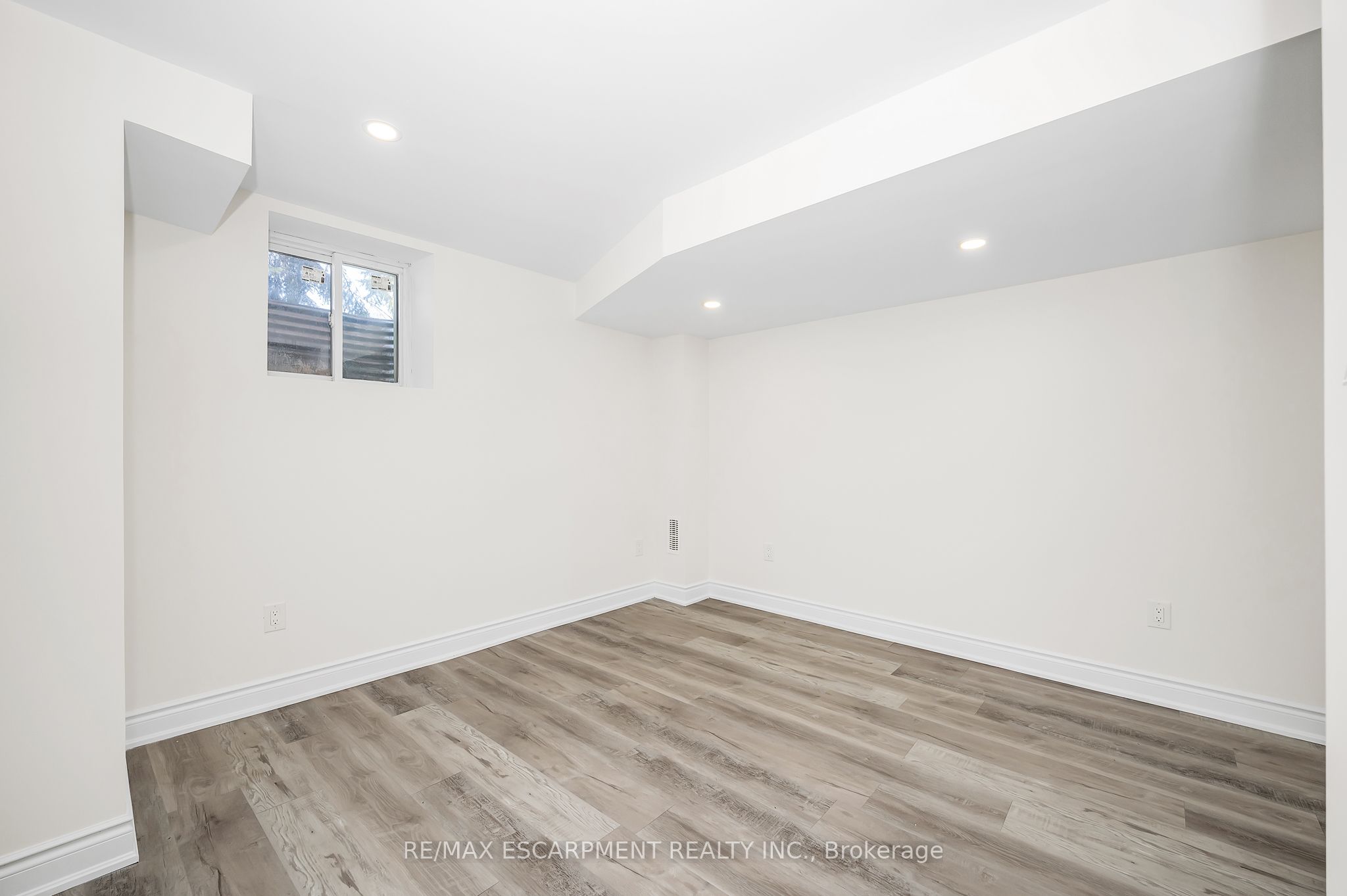 2728 Guilford Crescent Property Photo 42