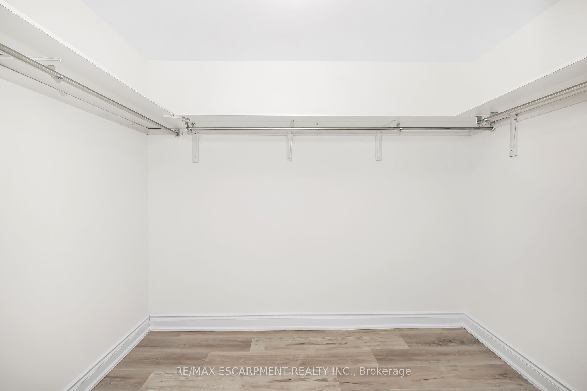 2728 Guilford Crescent Property Photo 45