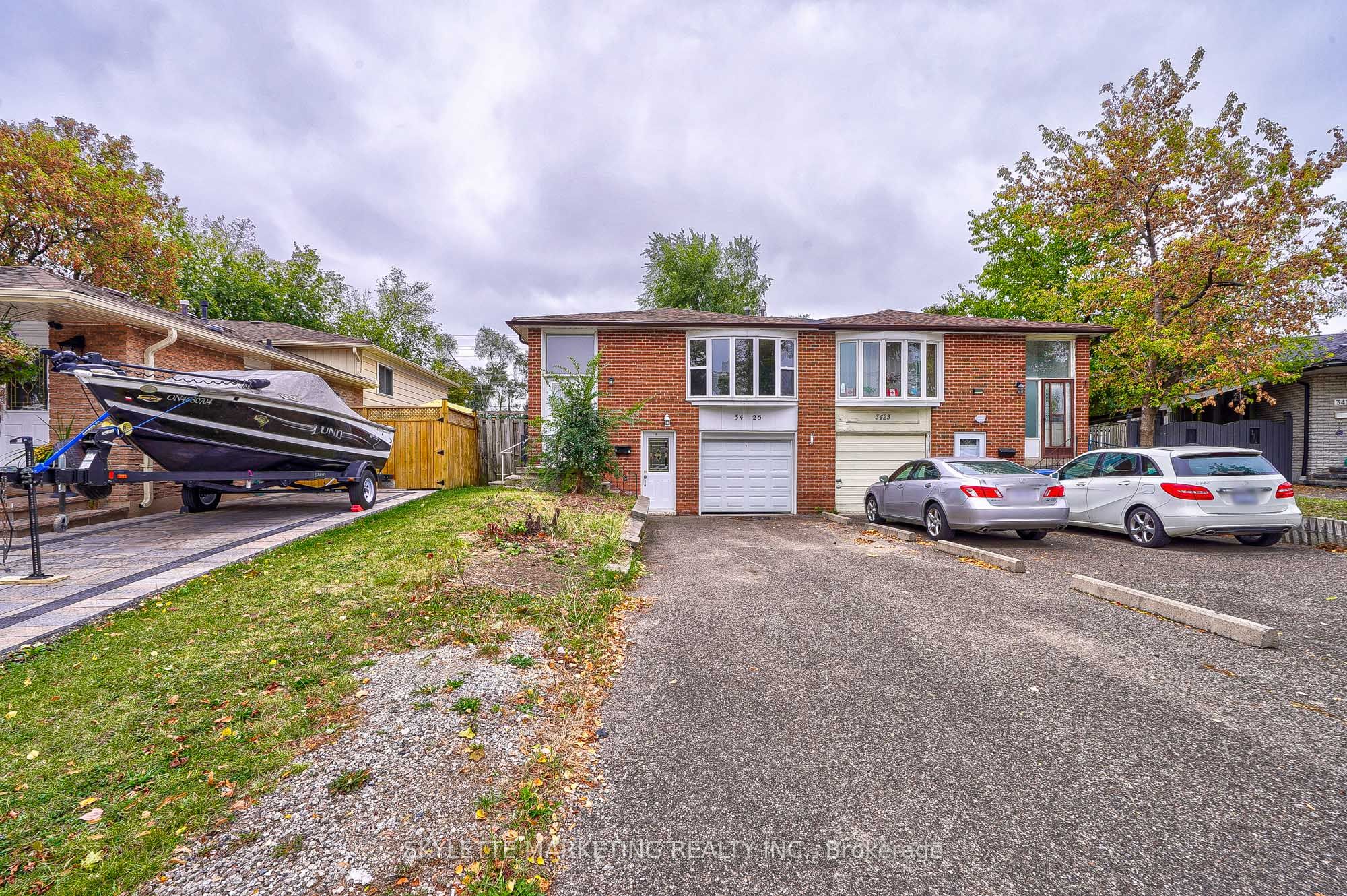 3425 Oakglade Crescent Property Photo 1