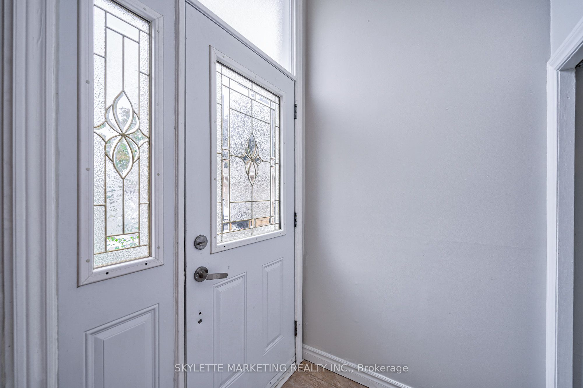 3425 Oakglade Crescent Property Photo 5