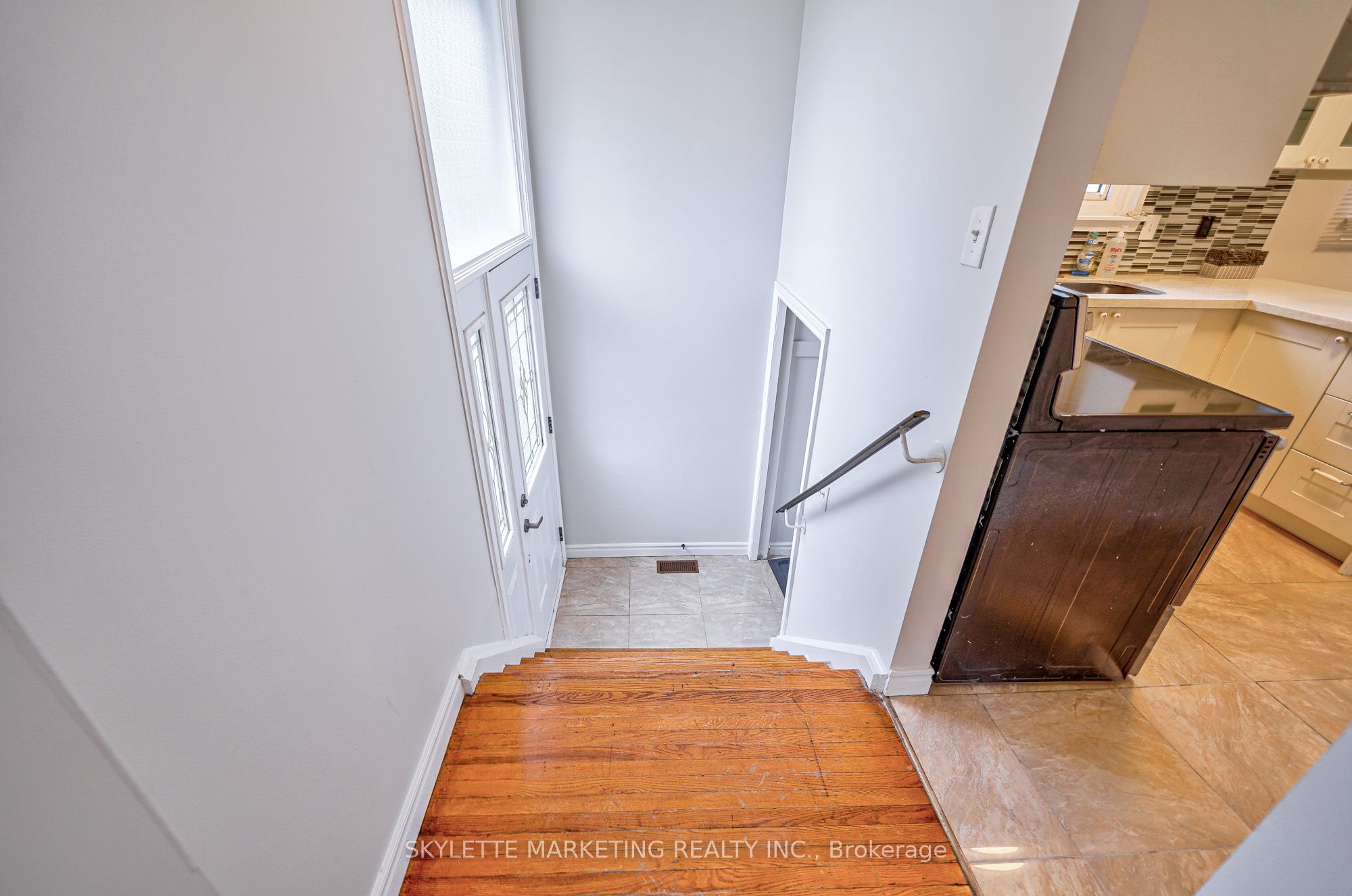 3425 Oakglade Crescent Property Photo 6
