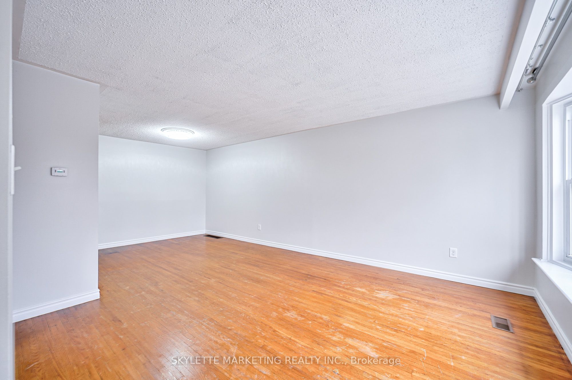 3425 Oakglade Crescent Property Photo 7