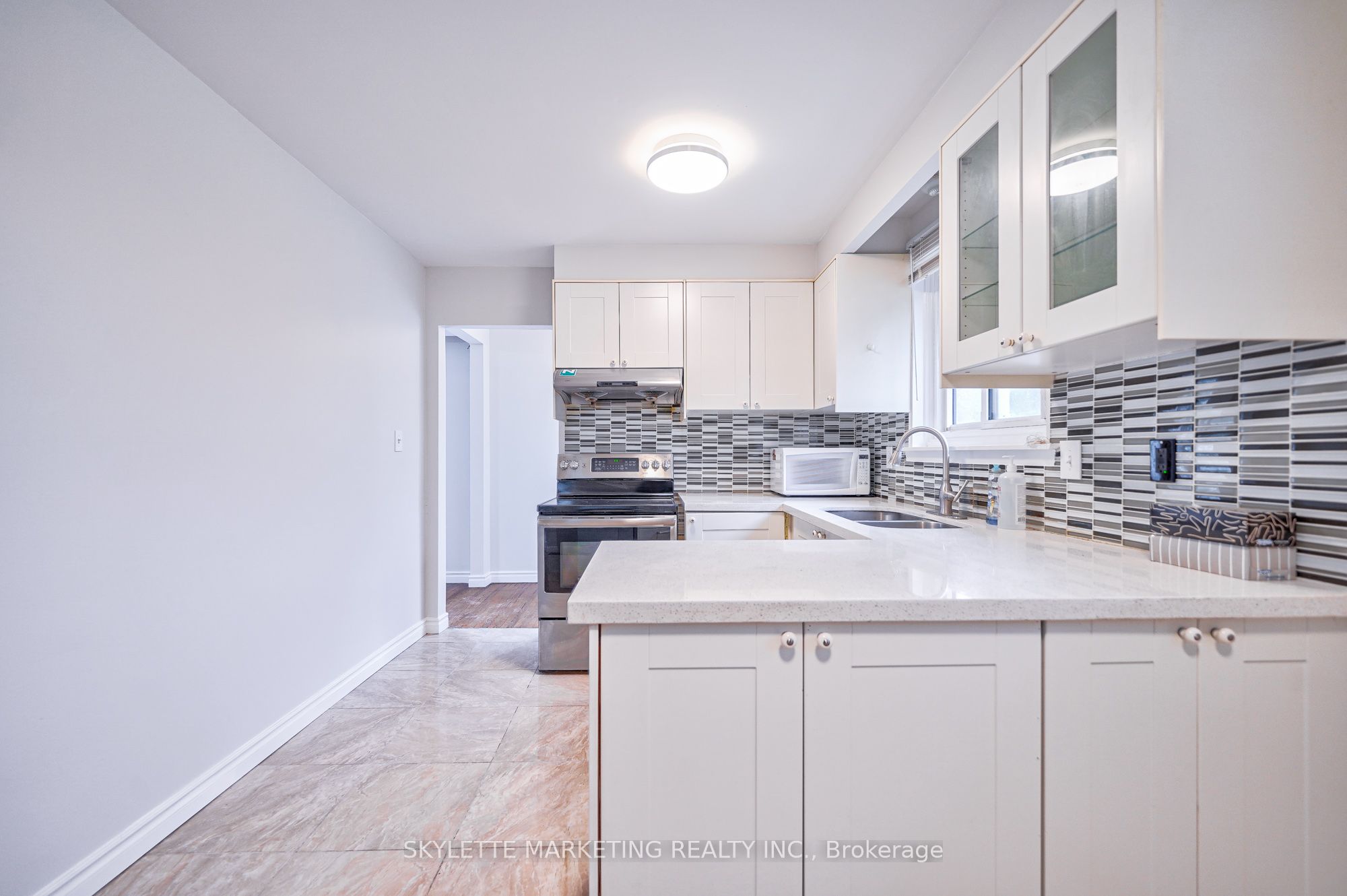 3425 Oakglade Crescent Property Photo 14